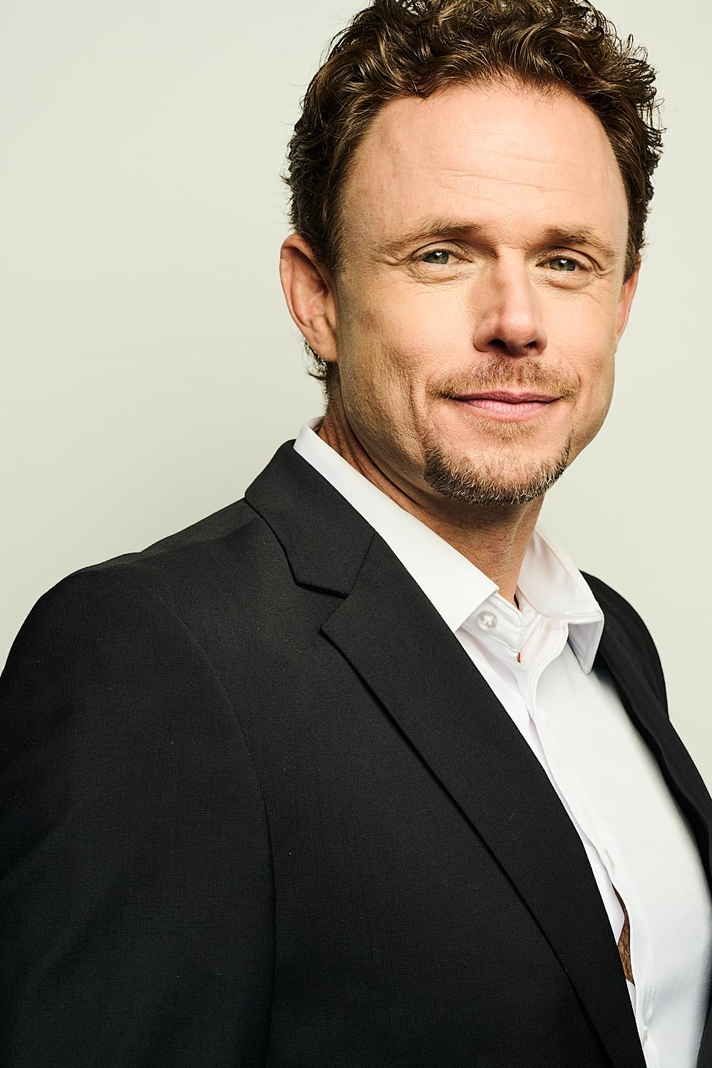 actor Bradley Snedeker large photo