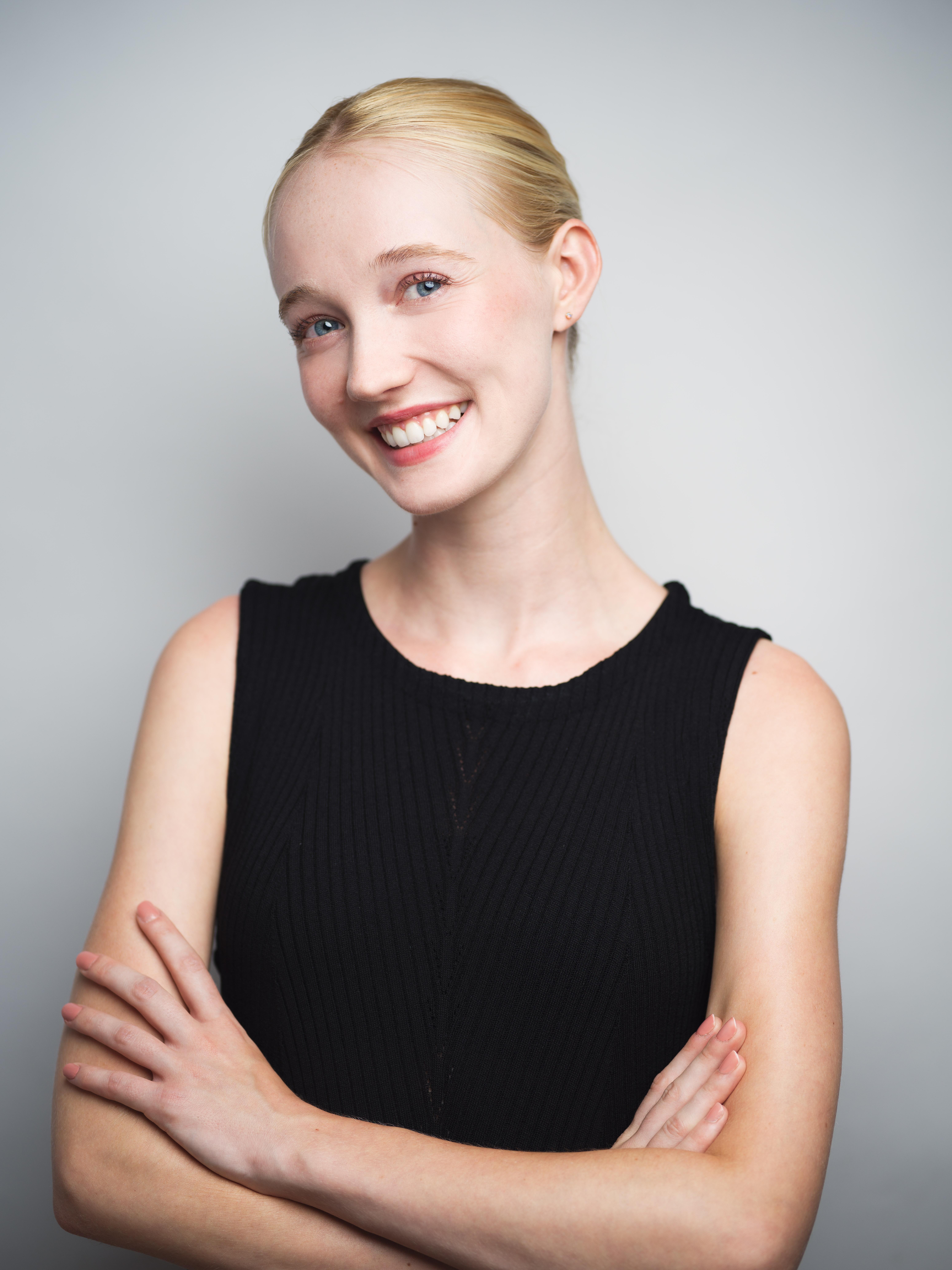 actor Elizabeth Yeoman large photo