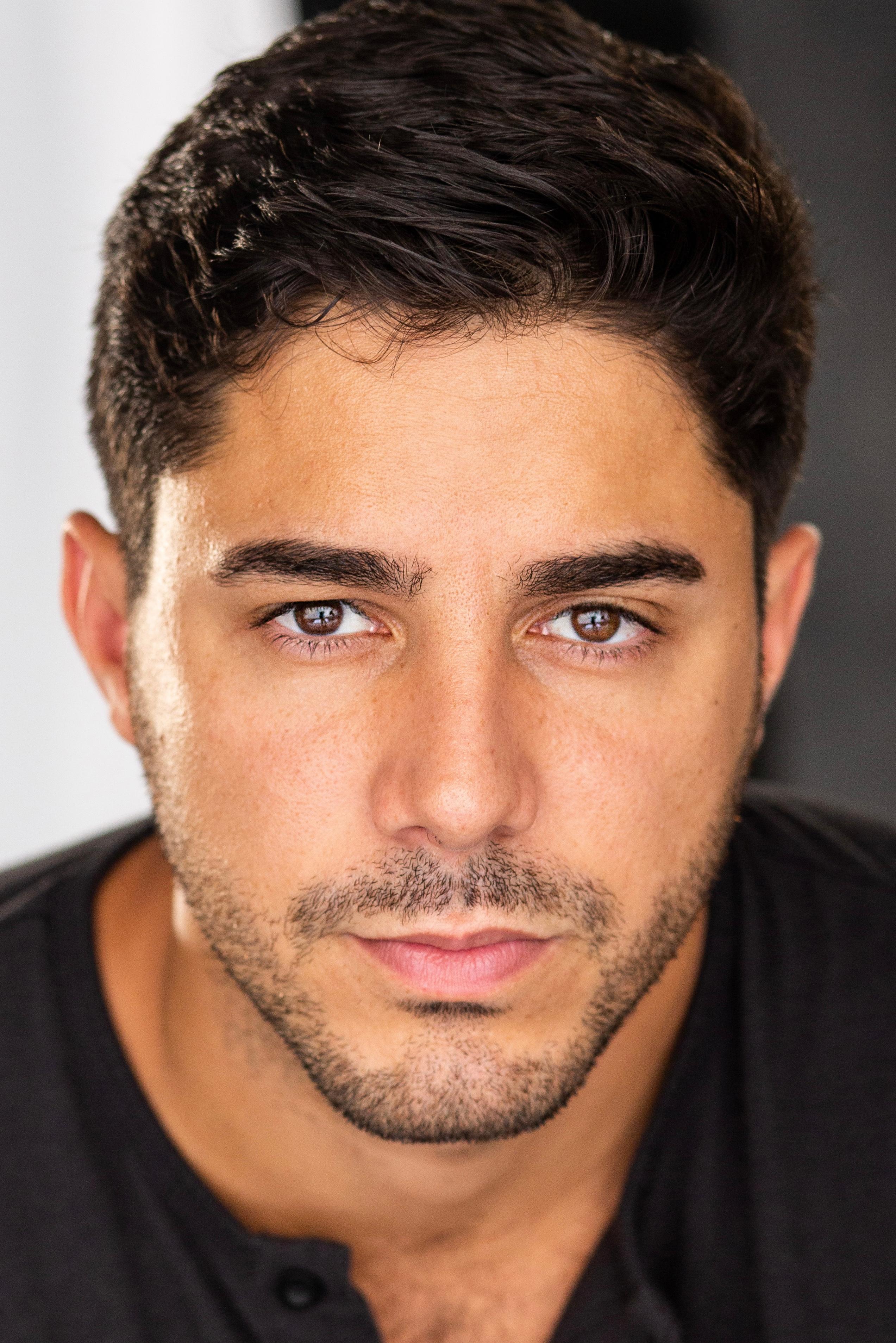 actor Alan Pontes large photo