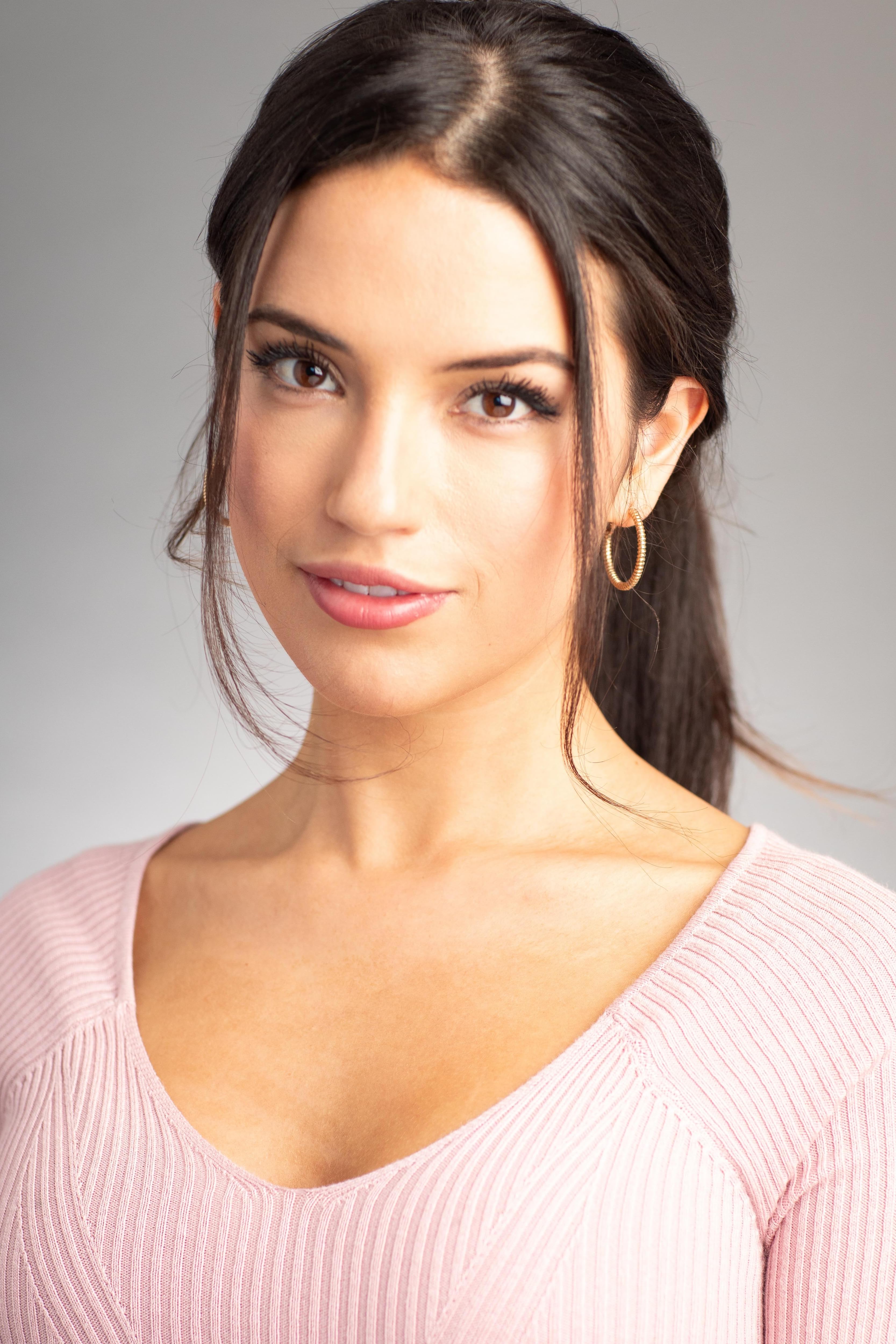 actor Caitlin Serros large photo