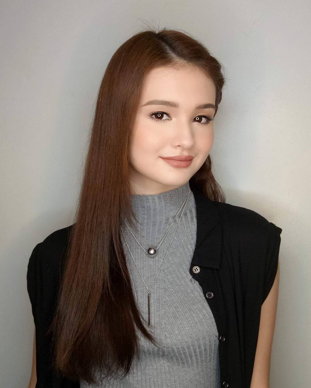 actor Kira Balinger large photo