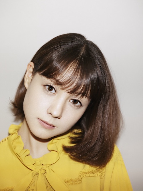 actor Reina Triendl large photo