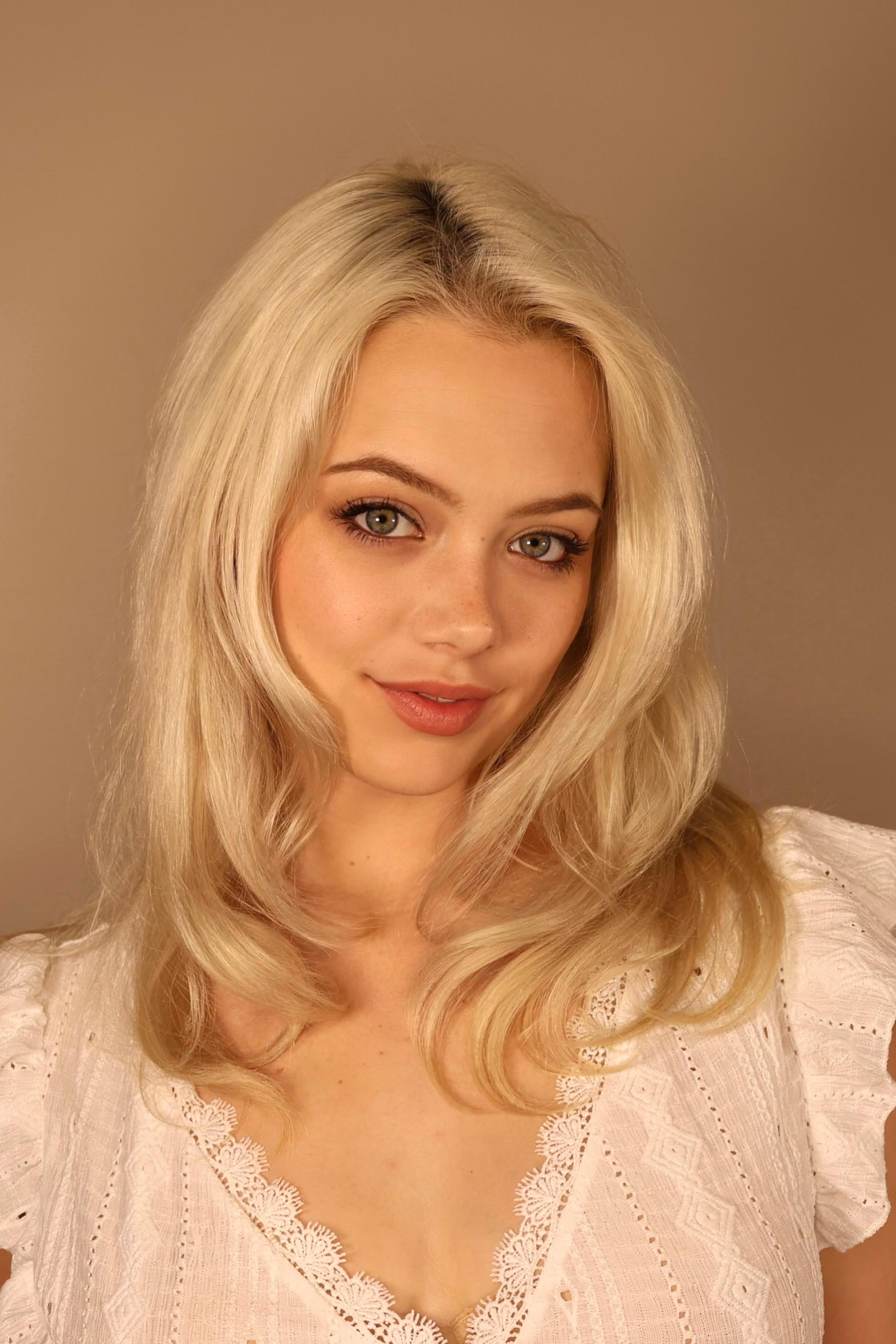 actor Erin Johnson large photo