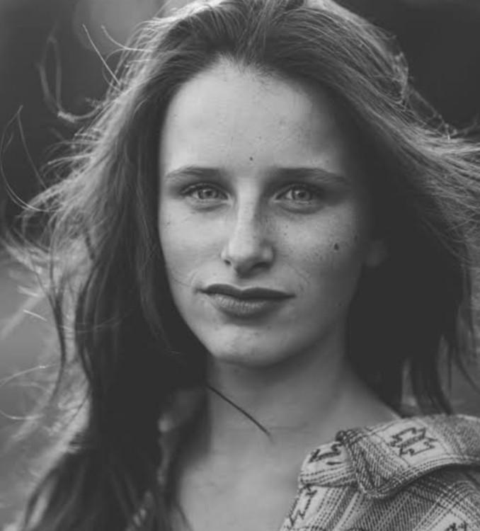 actor Luna Lou large photo