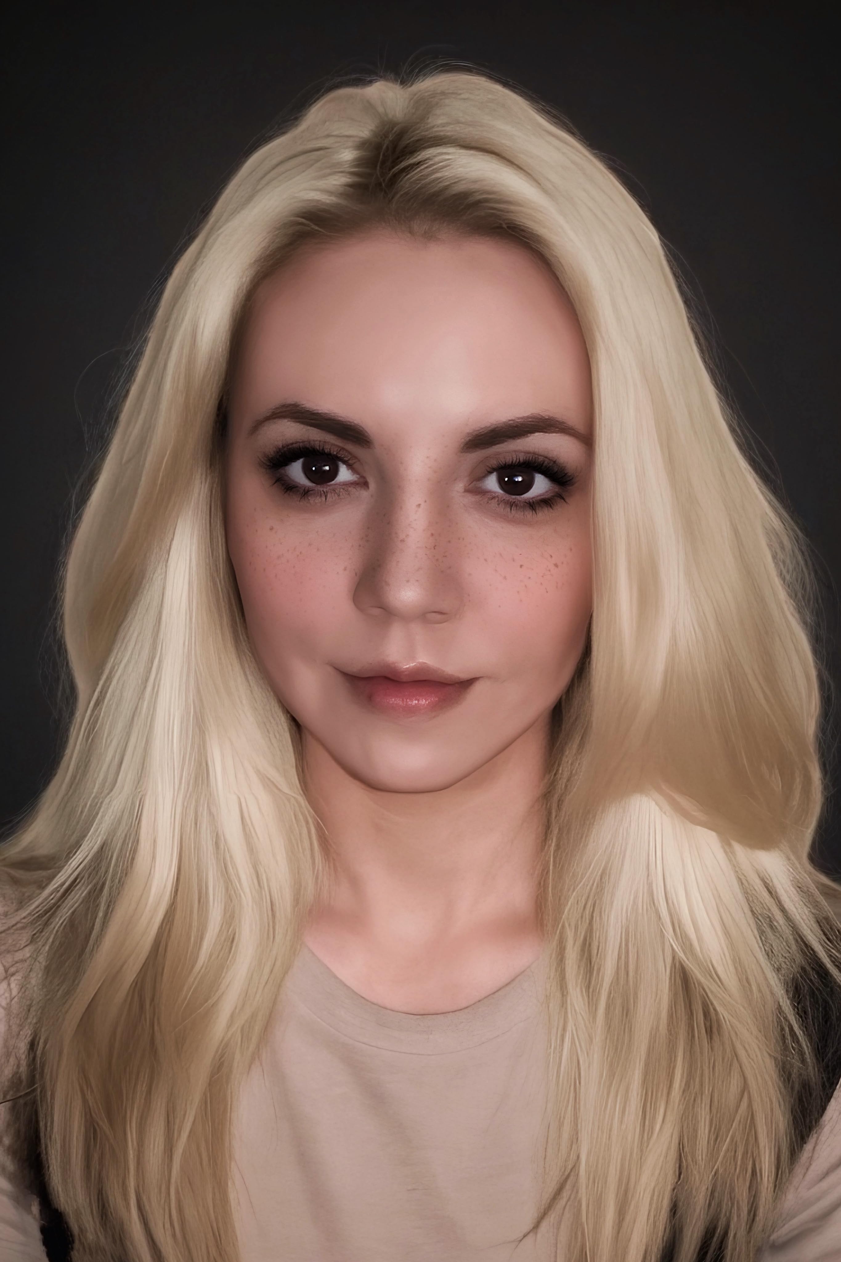 actor Raine Alexandra large photo