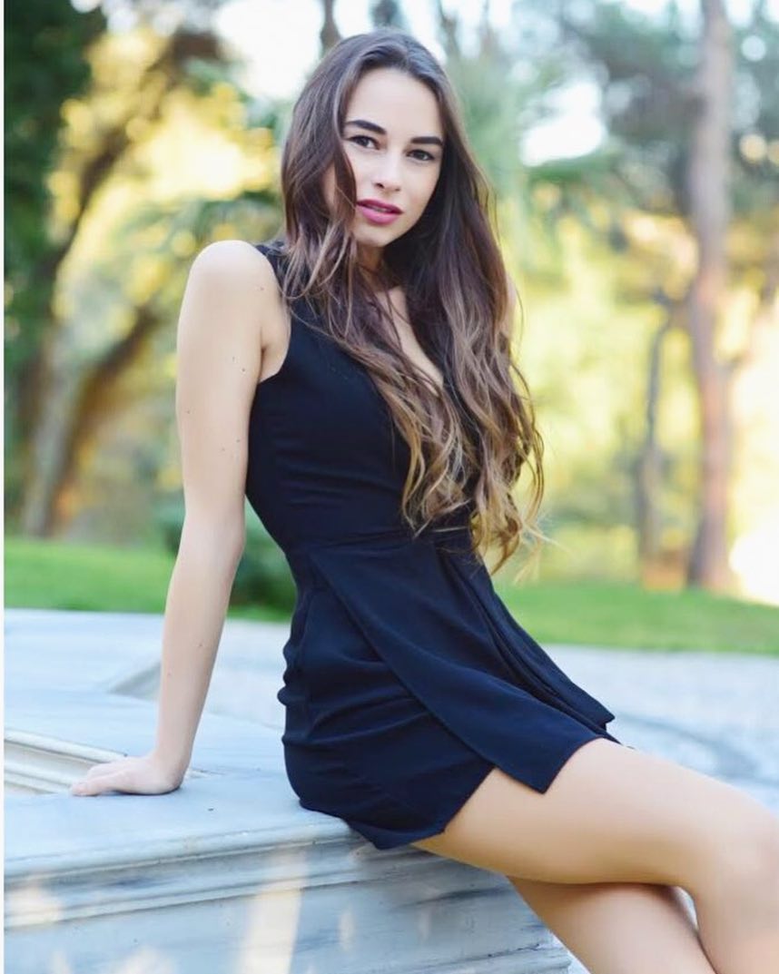 actor Hira Koyuncuglu large photo