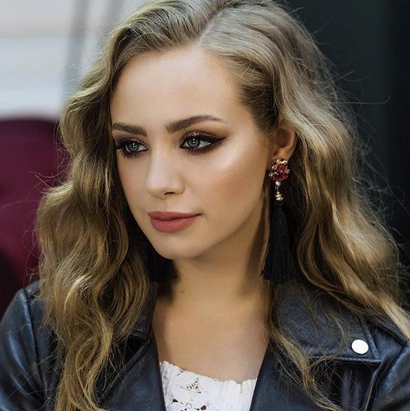 actor Wiktoria Gasiewska large photo