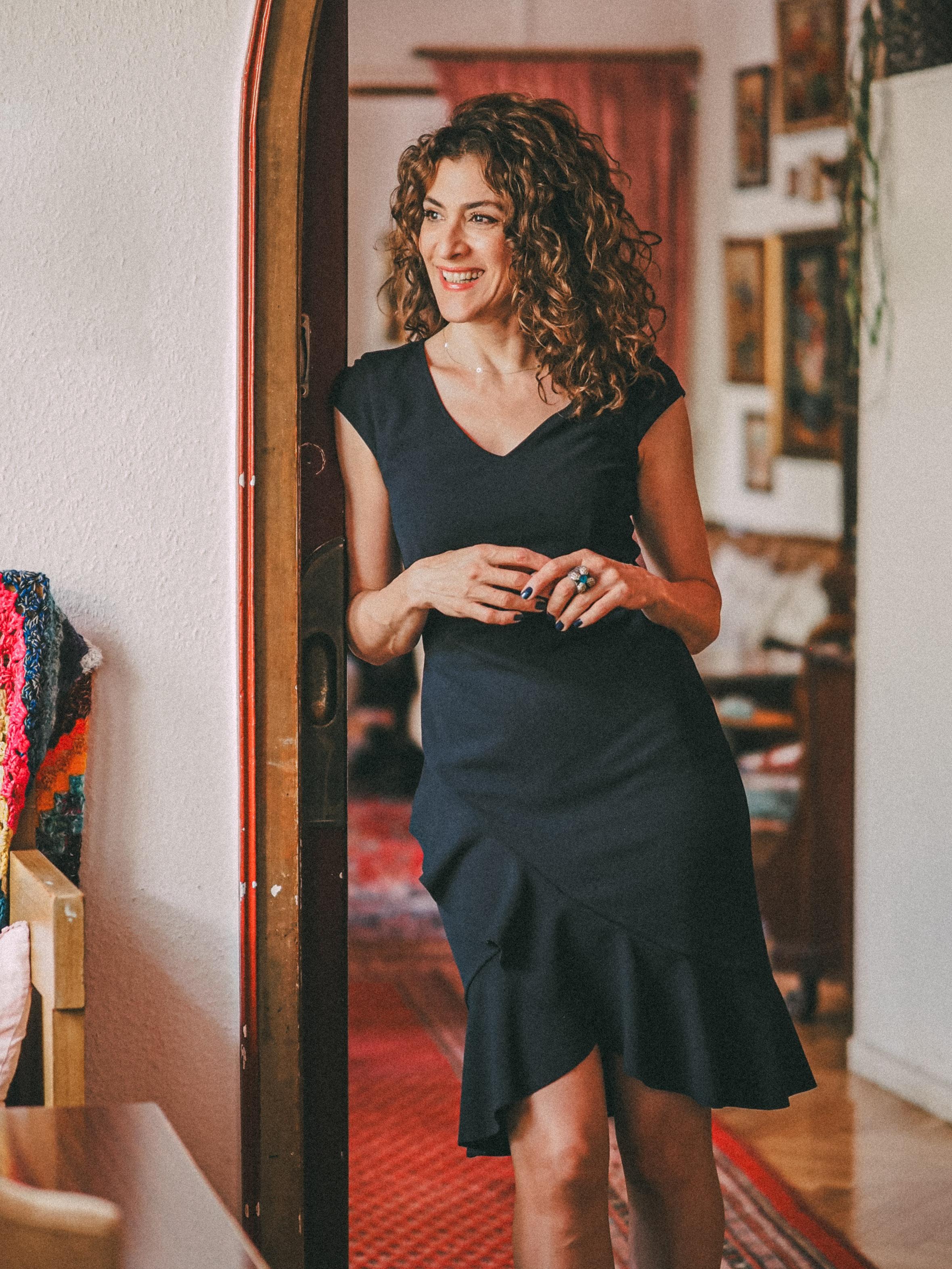 actor Vishka Asayesh large photo