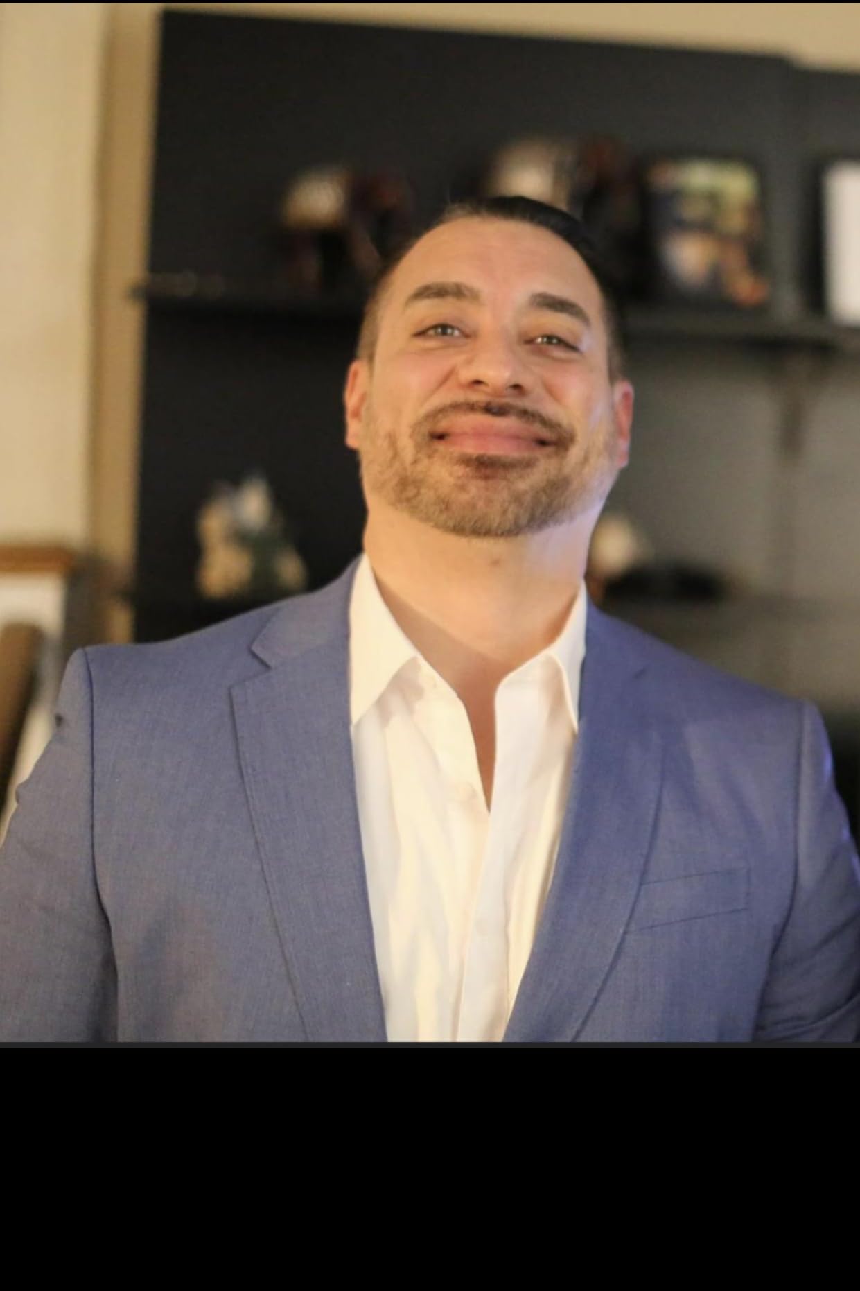 actor Alfredo Avila large photo