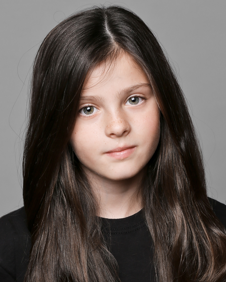 actor Amber Fernée large photo