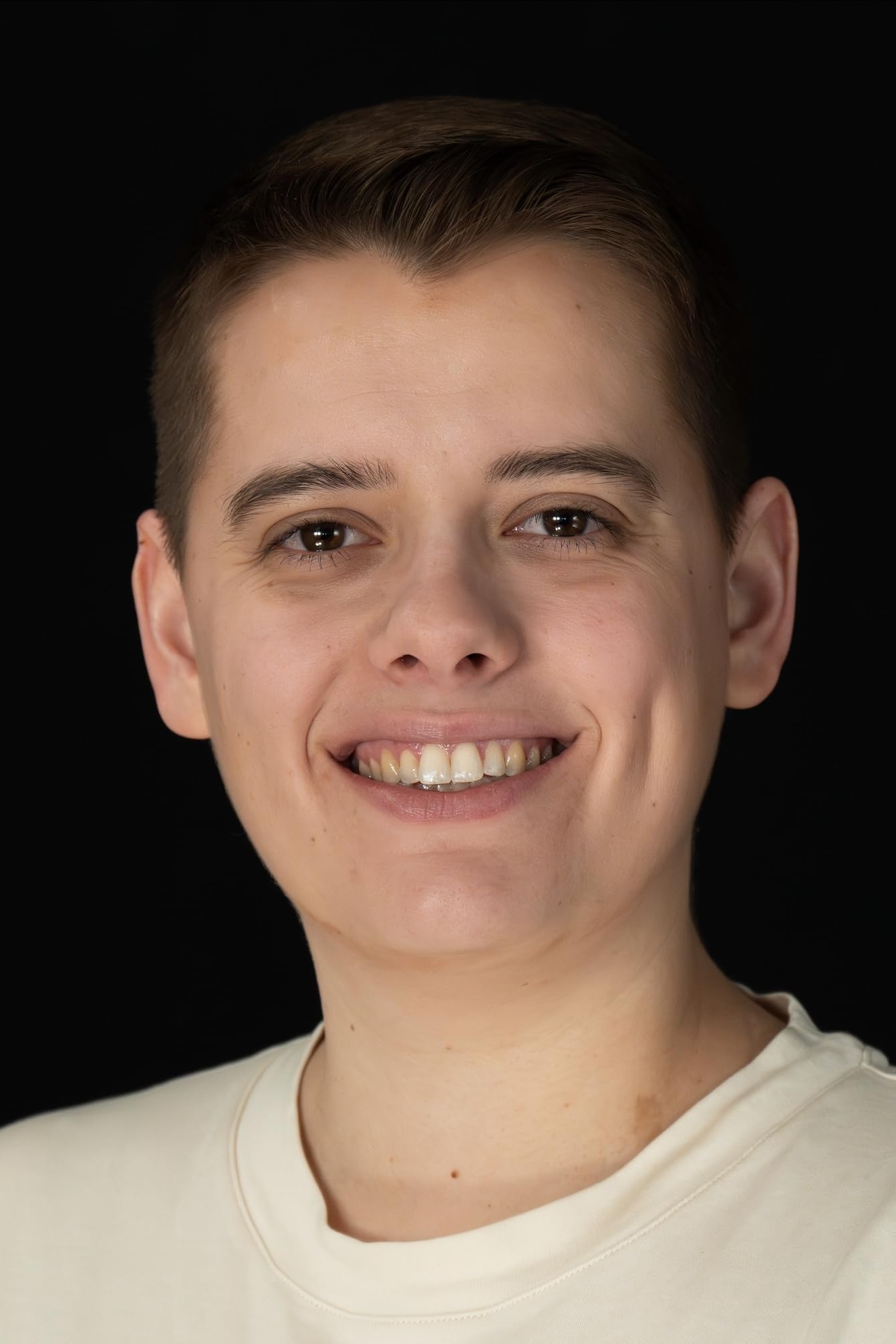 actor Emily Ballard large photo