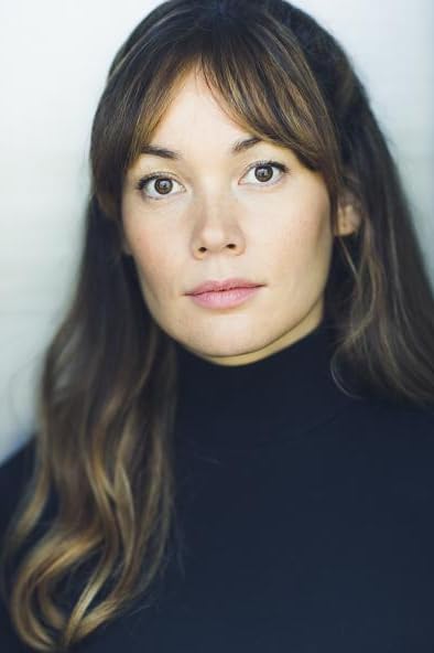 actor Carrie Kim large photo