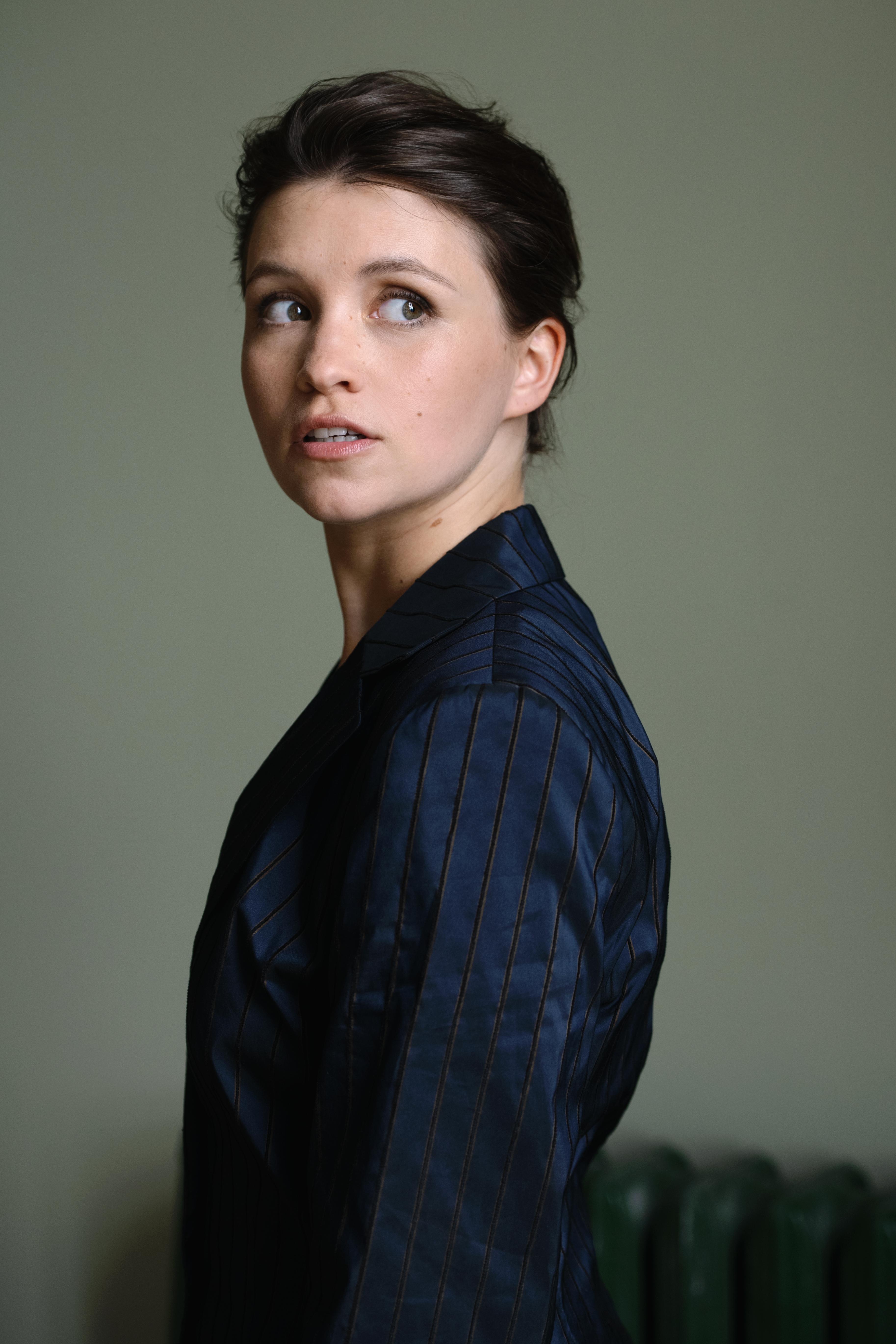 actor Janina Fautz large photo