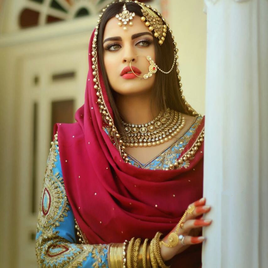 actor Himanshi Khurana large photo