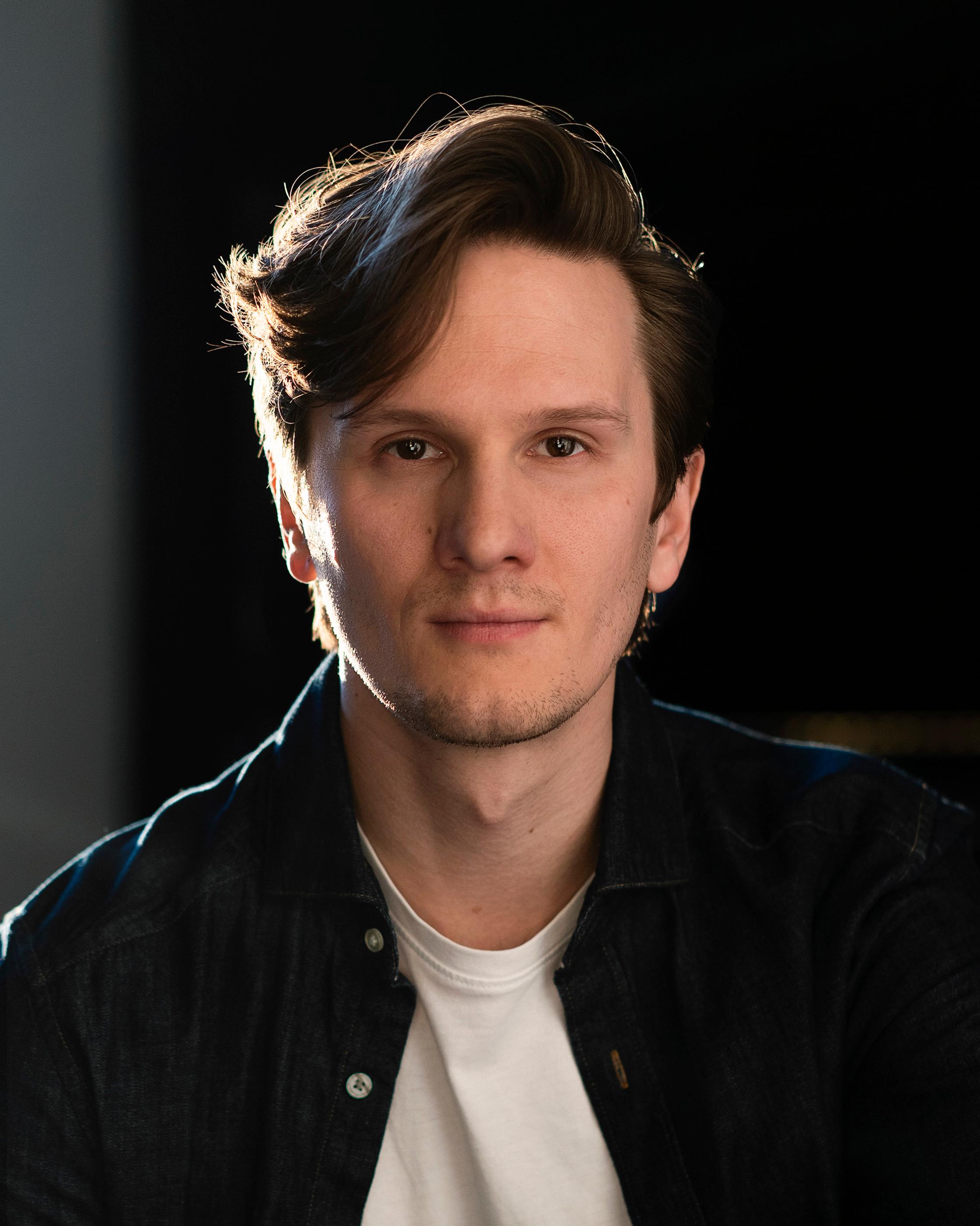 actor Peter Lewys Preston large photo