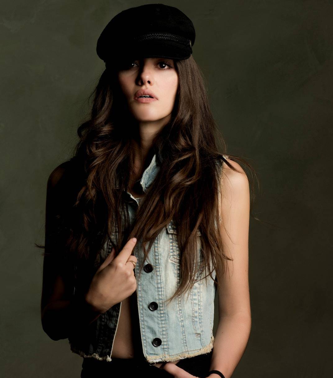 actor Gülper Özdemir large photo