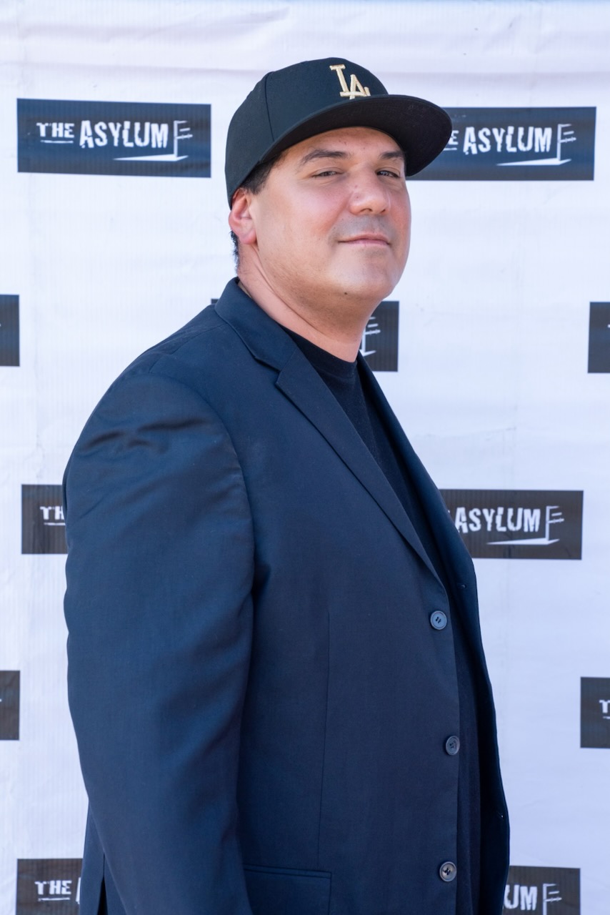 actor Adrian Avila large photo