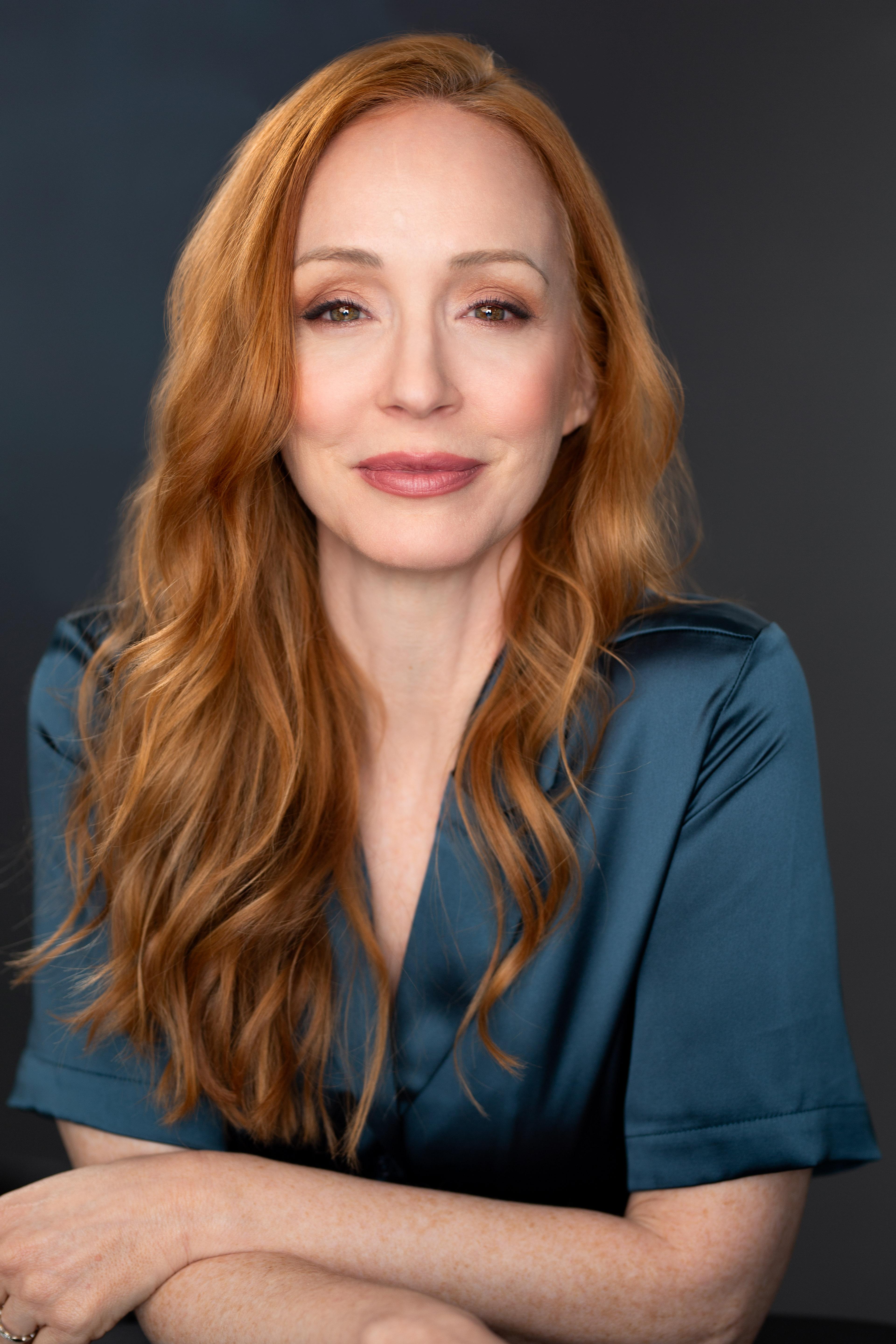 actor Leah Hennessey large photo