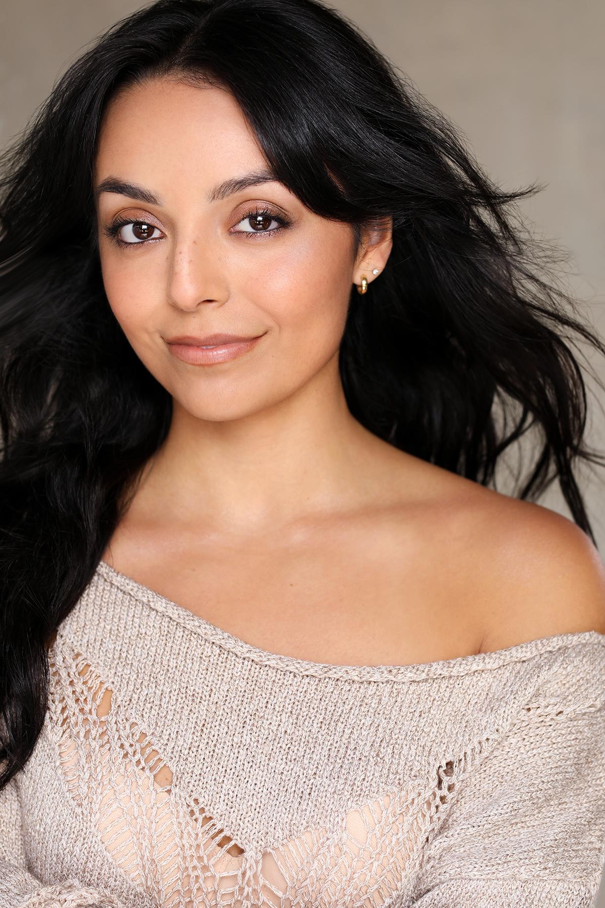 actor Chelsea Gray large photo