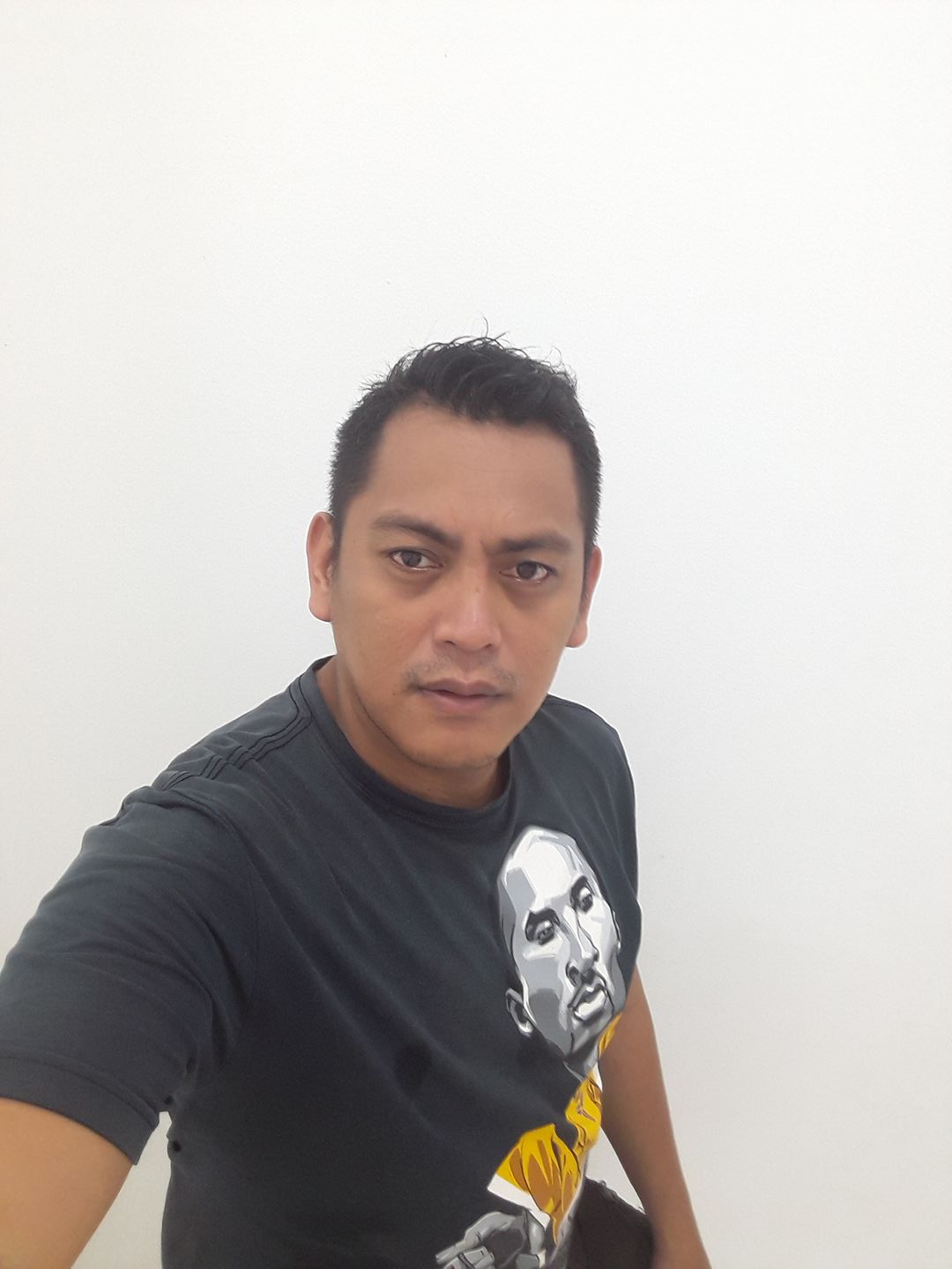 actor Dennis Raymundo large photo