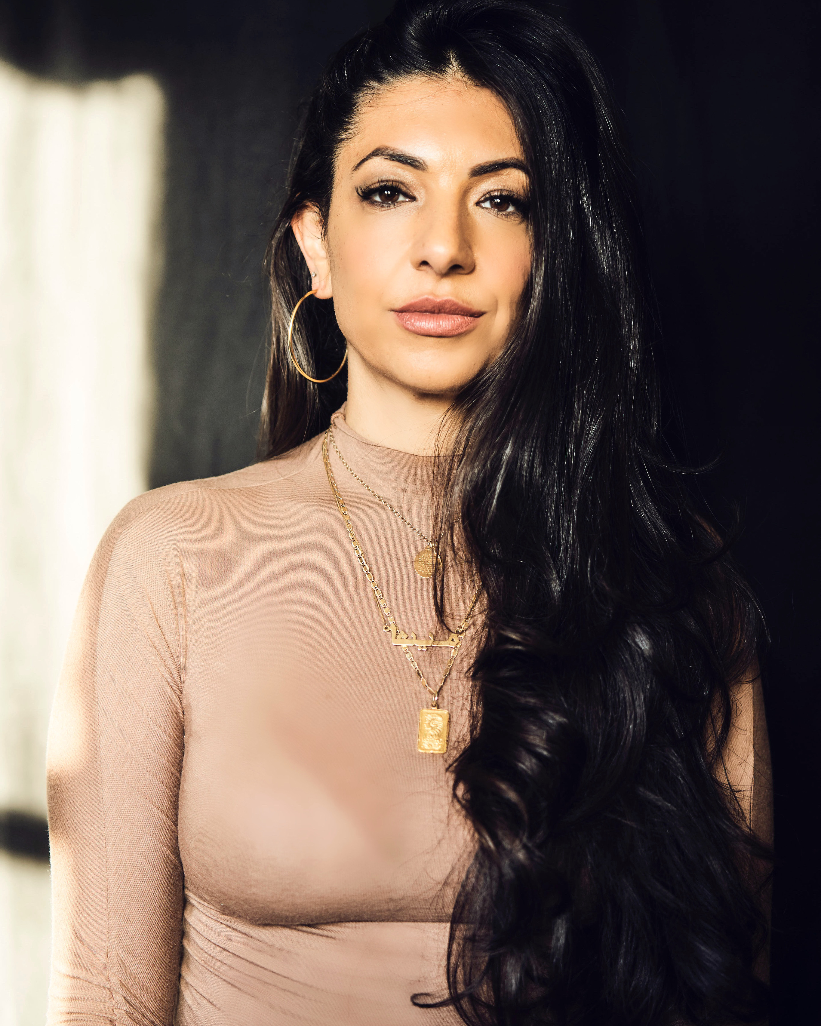 actor Maytha Alhassen large photo