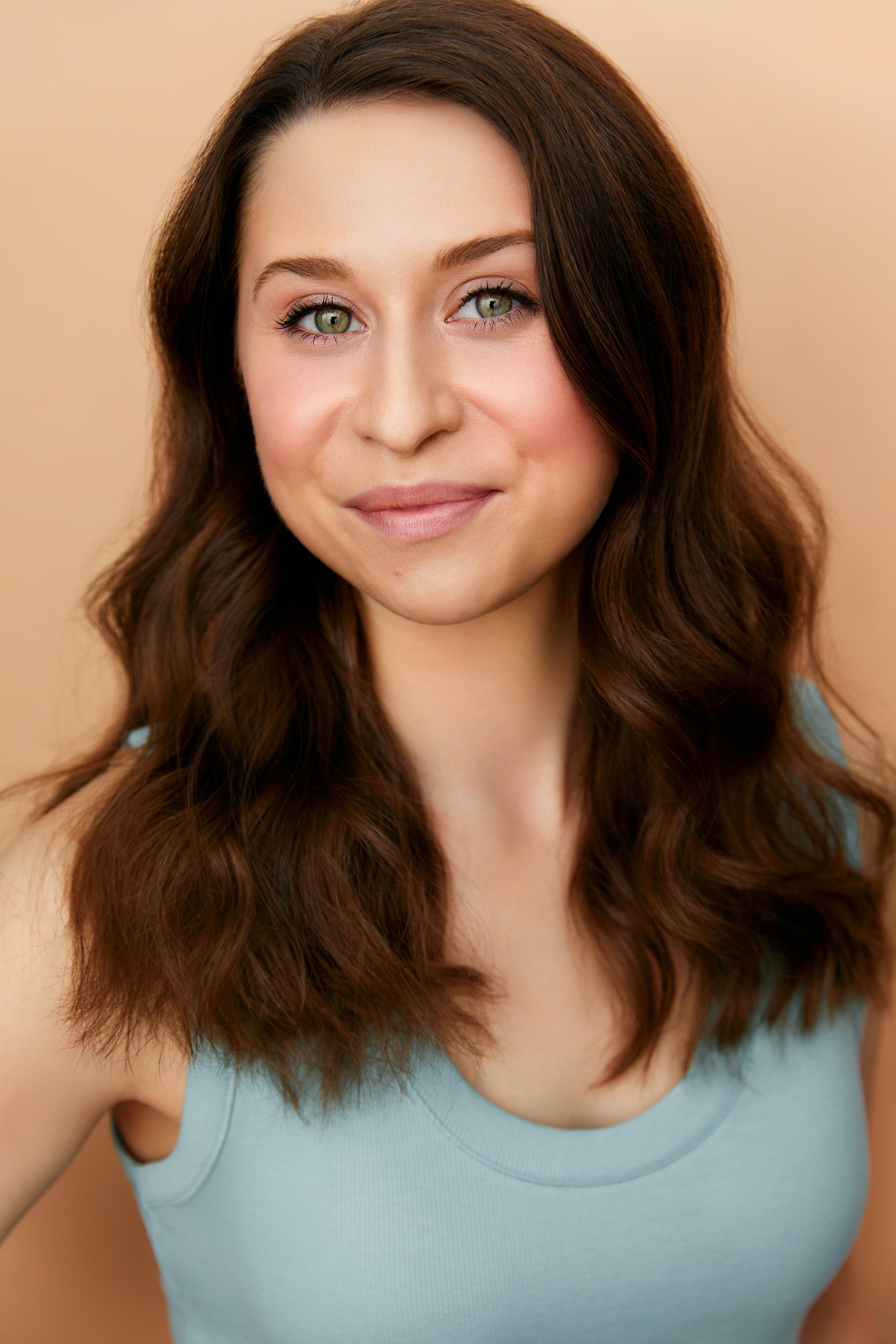 actor Abby Yazvac large photo