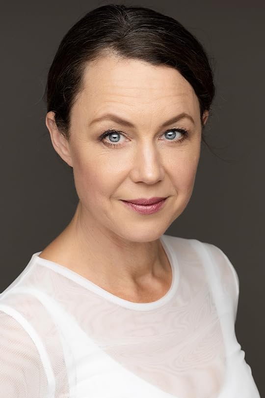 actor Sara Cooper large photo