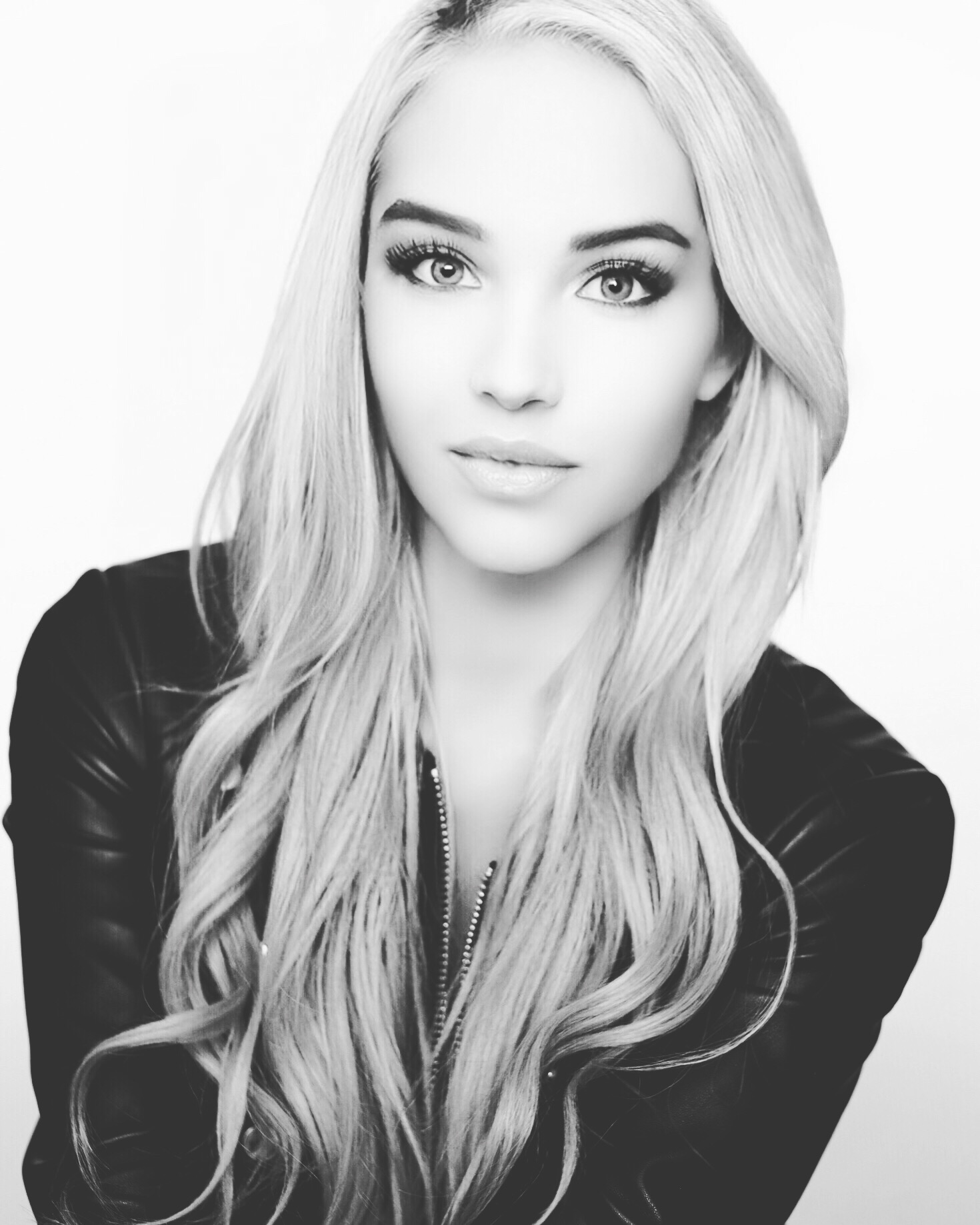 actor Jennifer Kathreen Larson large photo