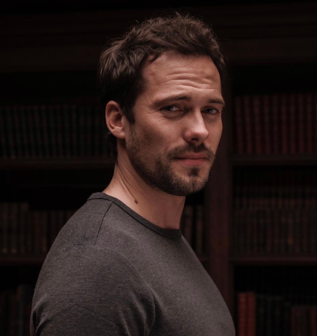 actor Tom Wozniczka large photo