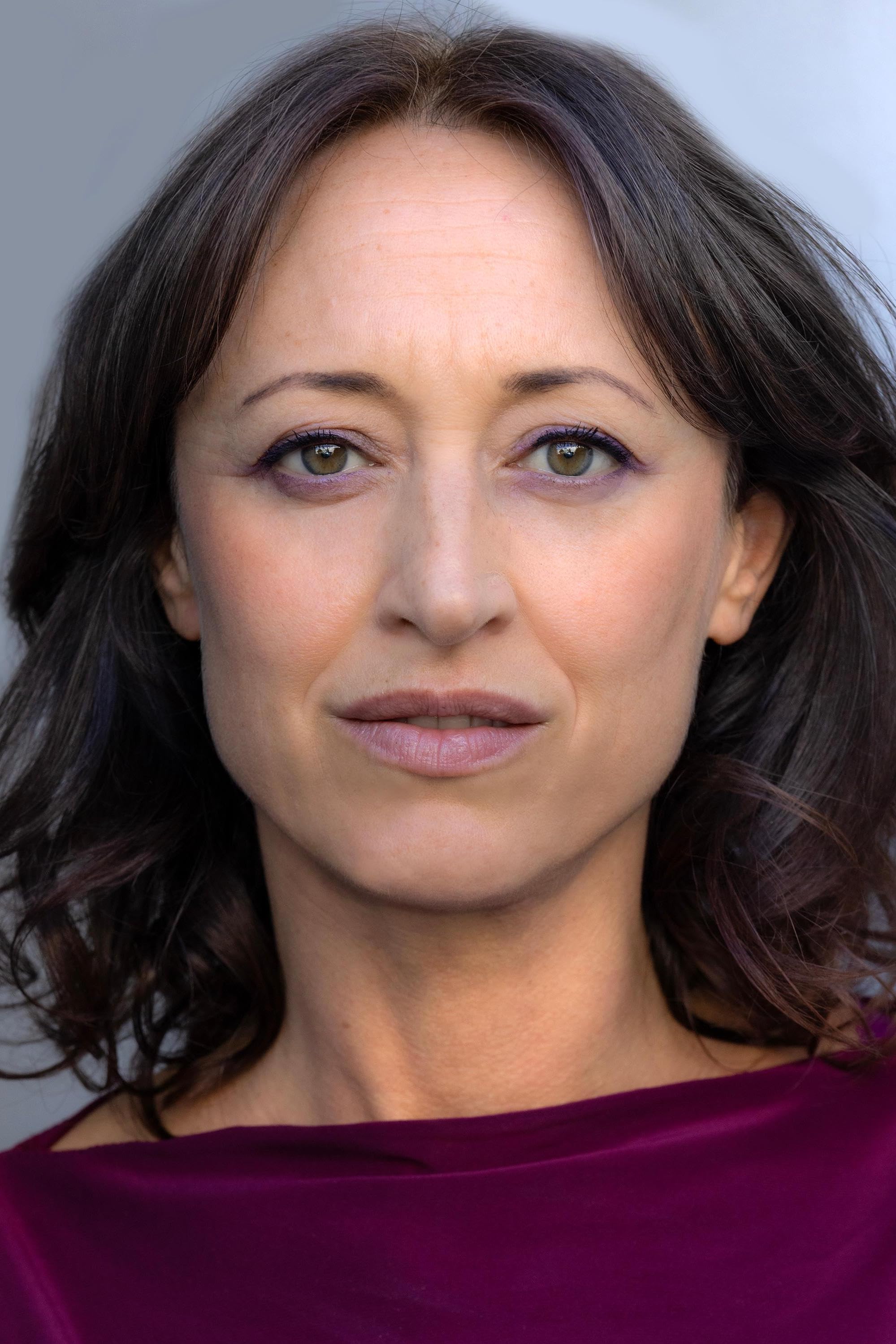 actor Liz Farahadi large photo