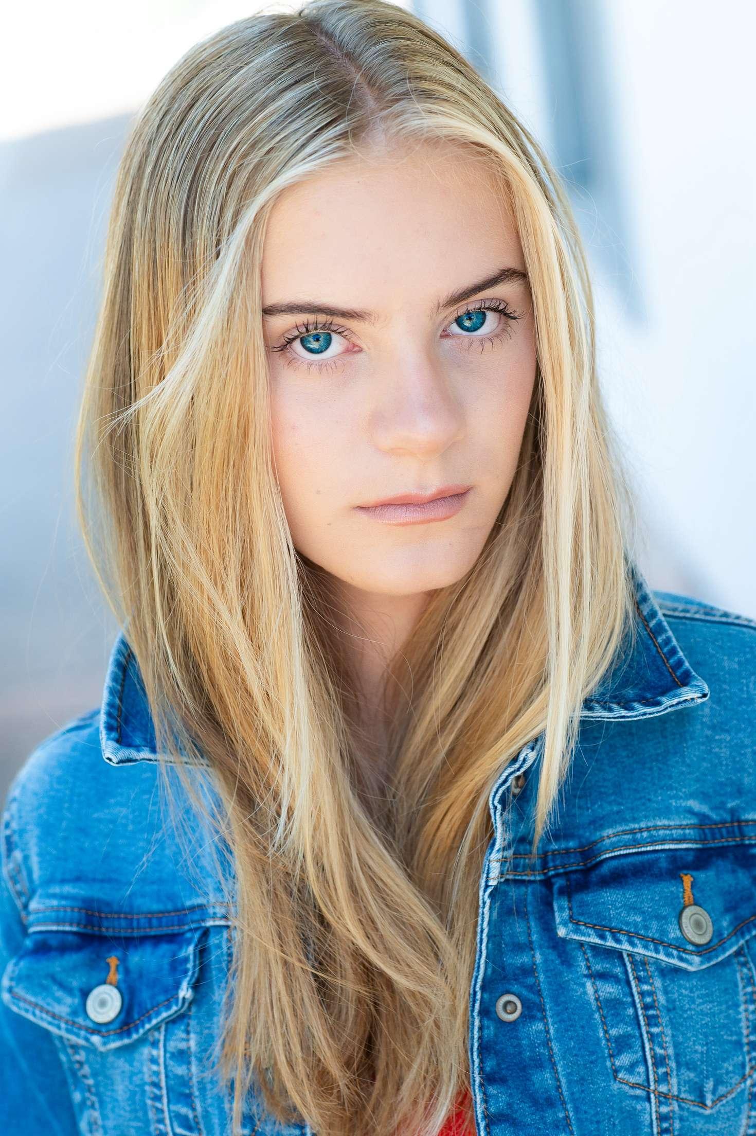 actor Scarlett Mellinger large photo