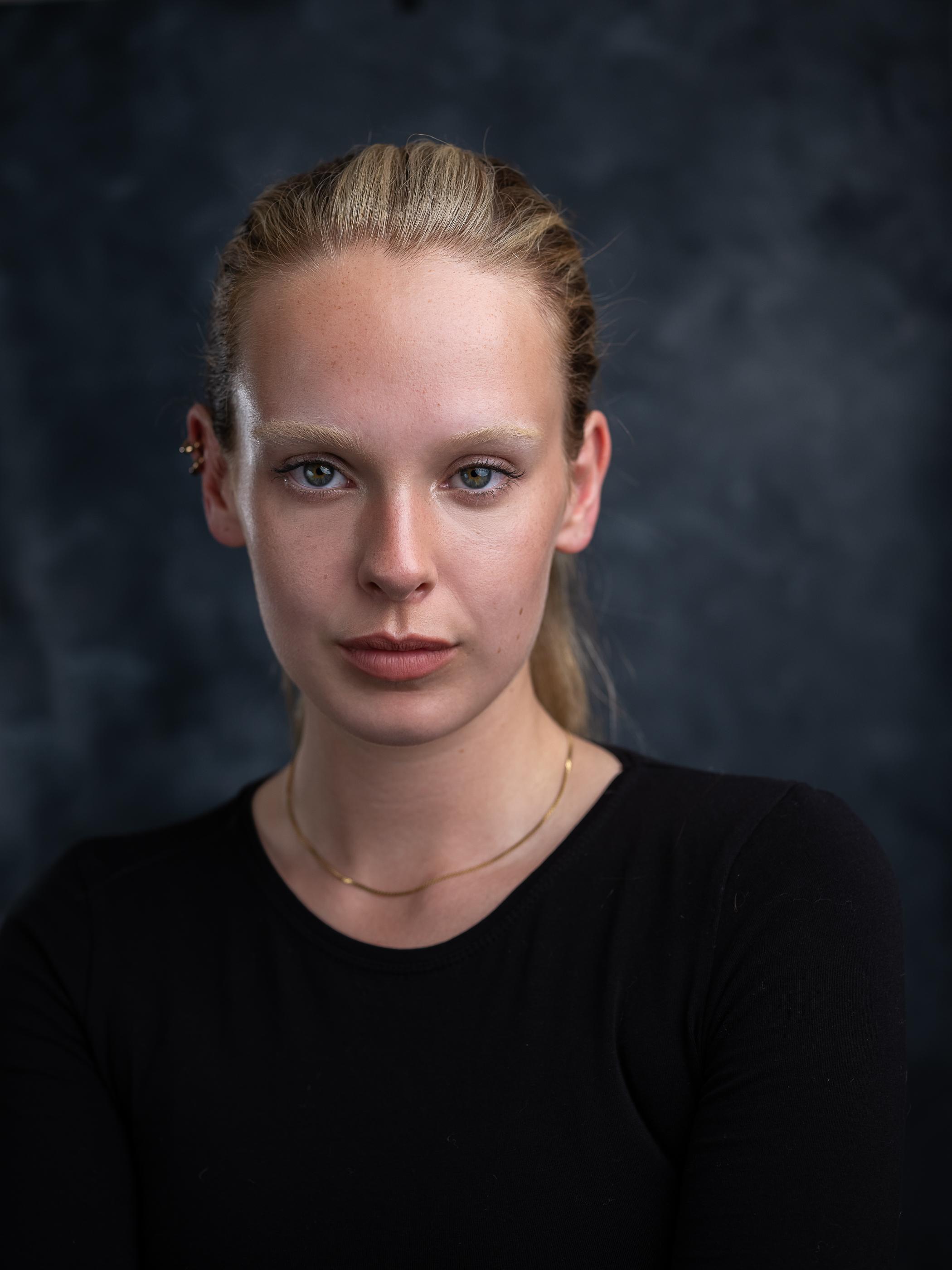 actor Maya O'Shea large photo