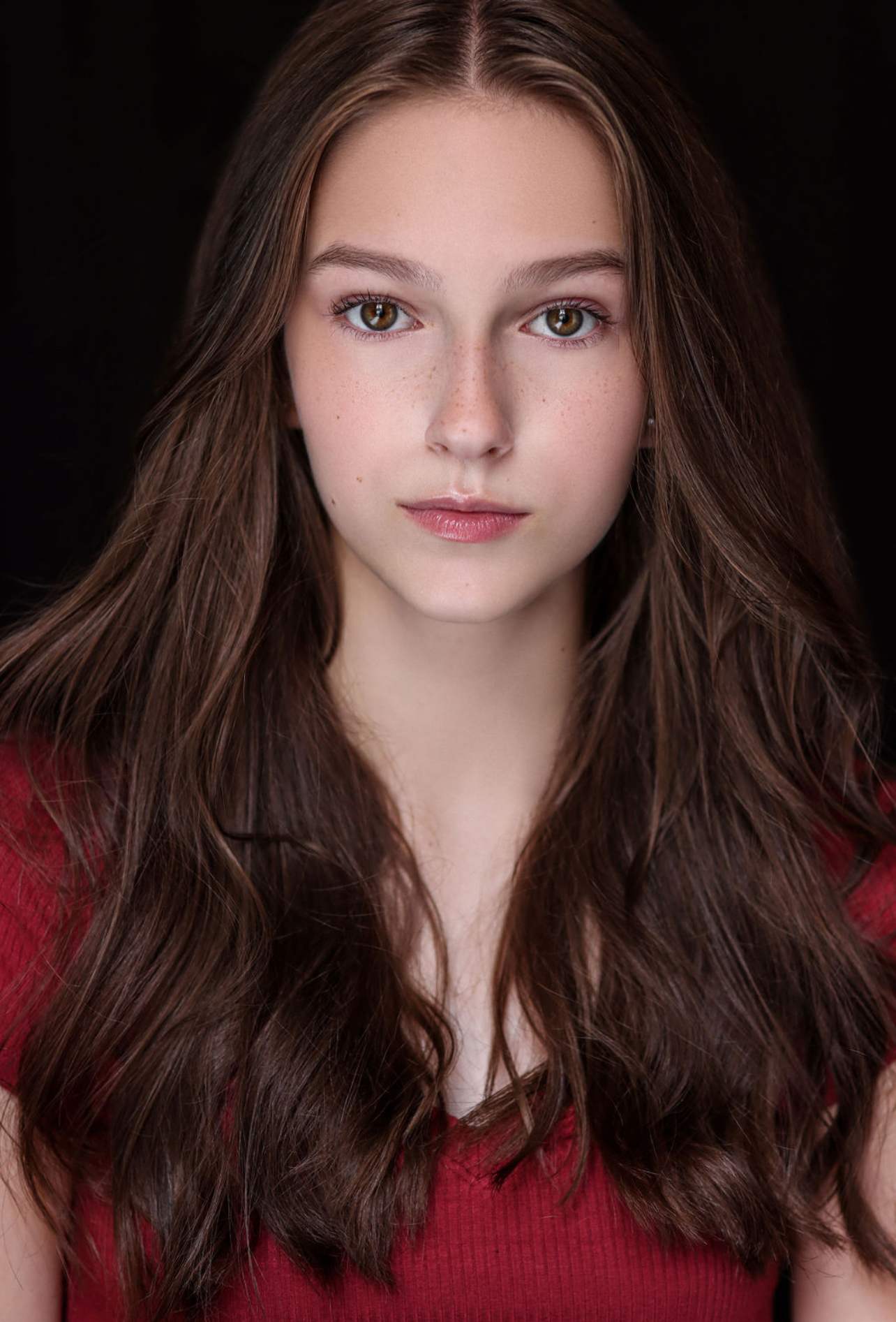 actor Elizabeth Kaluev large photo