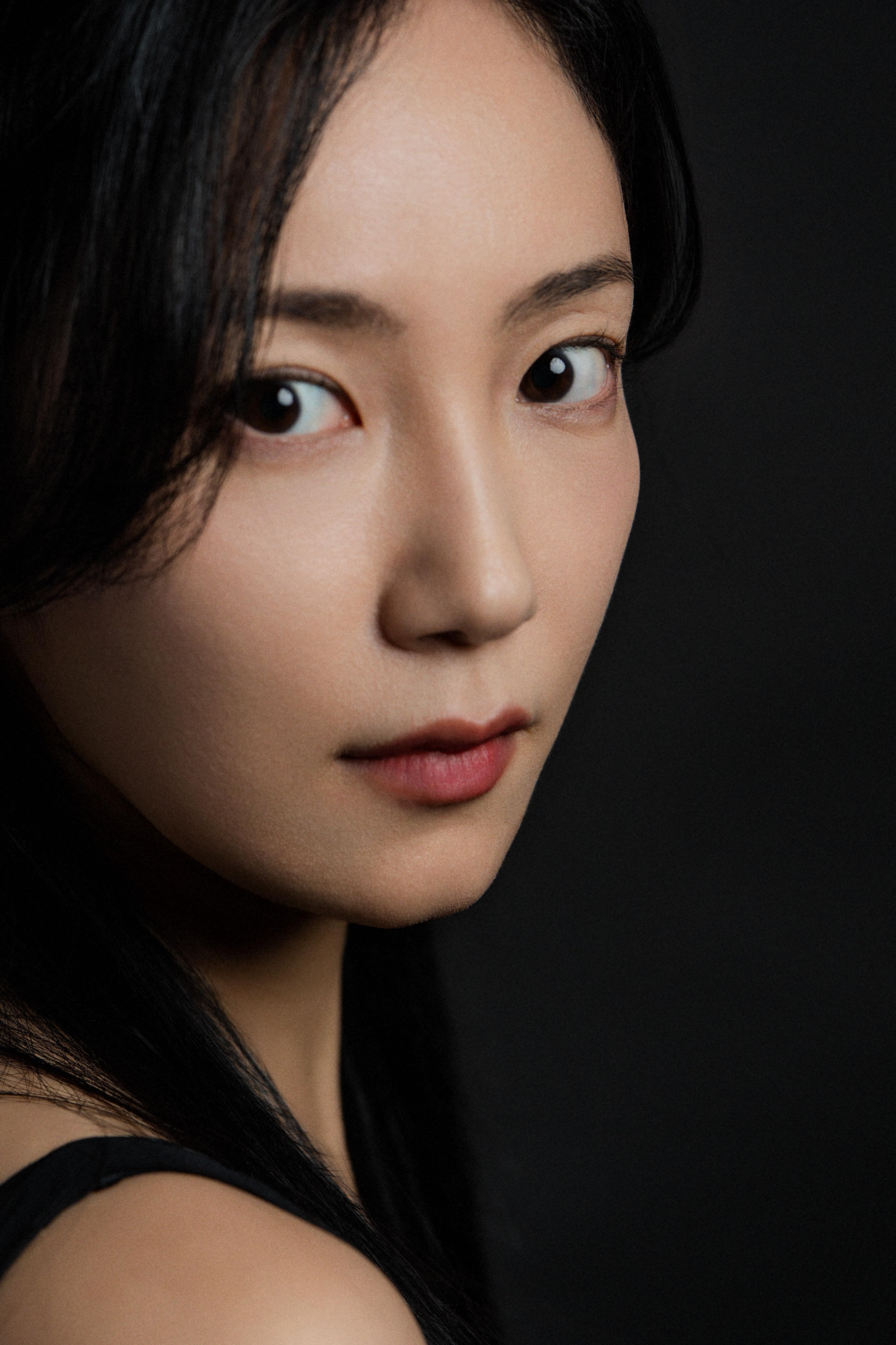 actor Liz Cha large photo