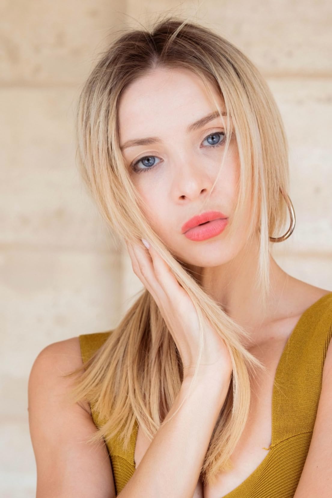 actor Amandine Noworyta large photo