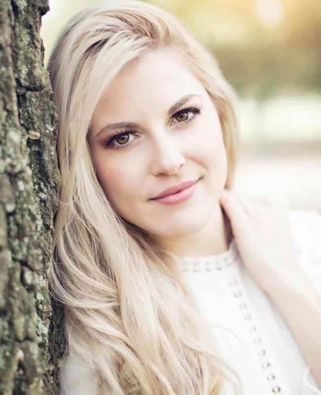 actor Trina Schreck large photo