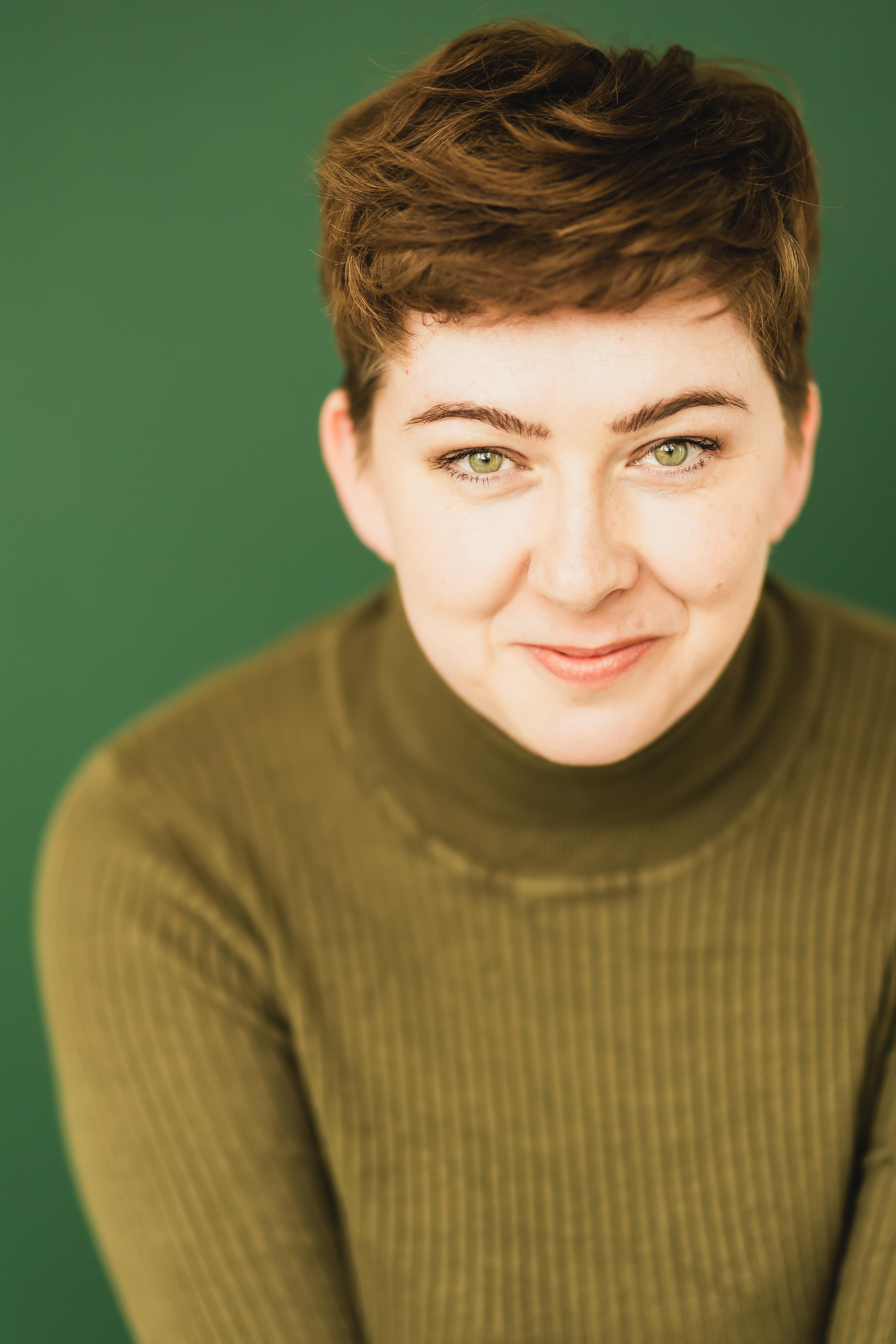 actor Liz Whittaker large photo