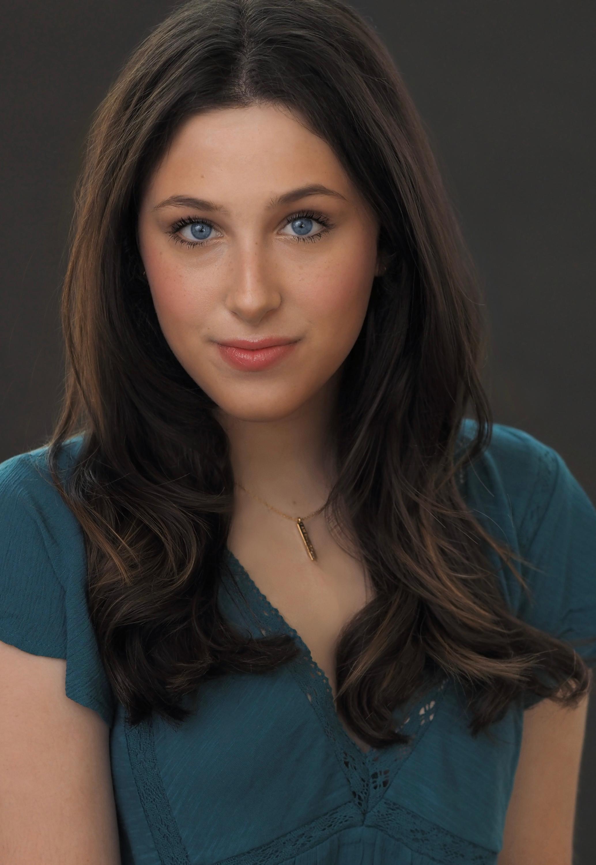 actor Molly Grace large photo