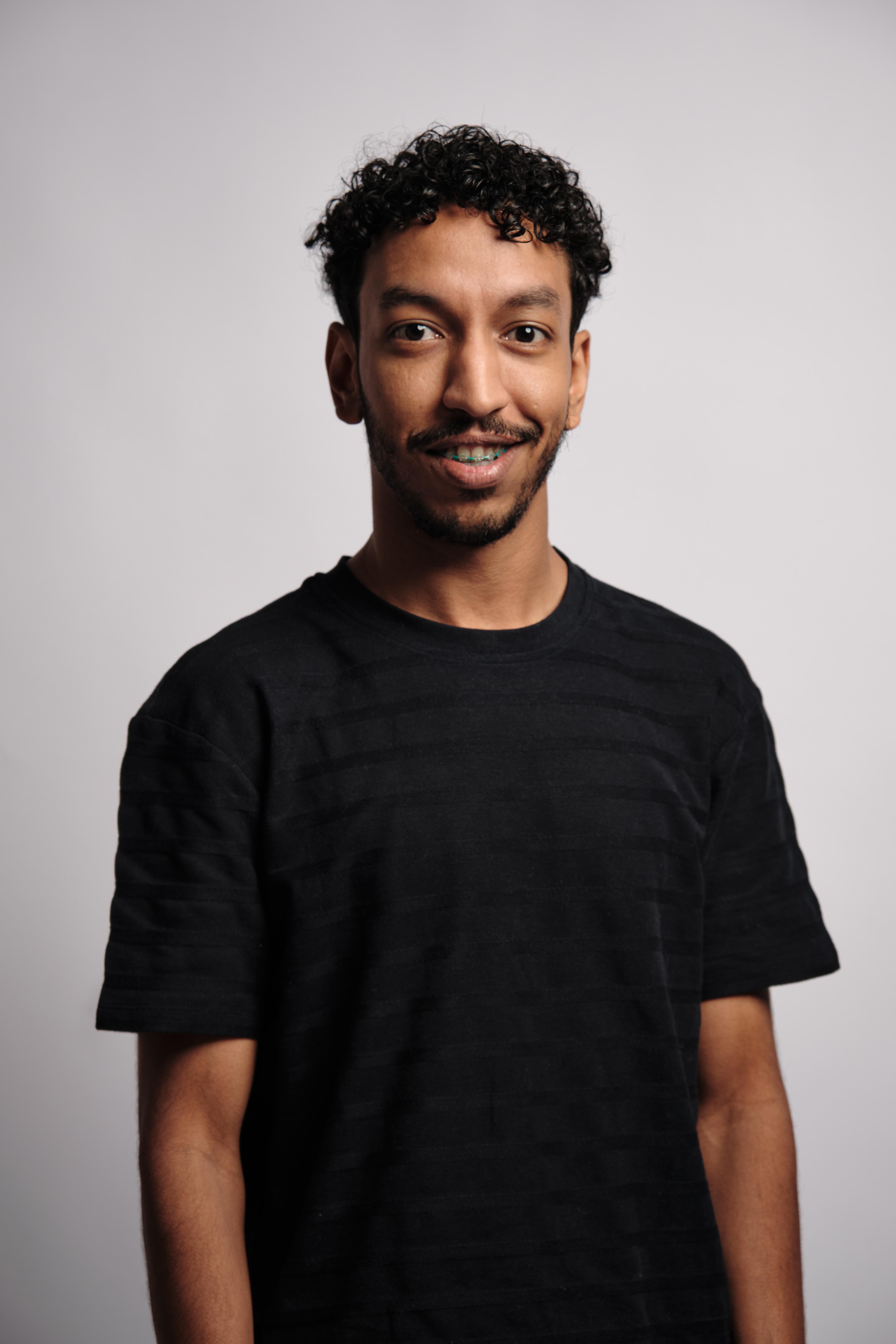 actor Ismail Alhassan large photo