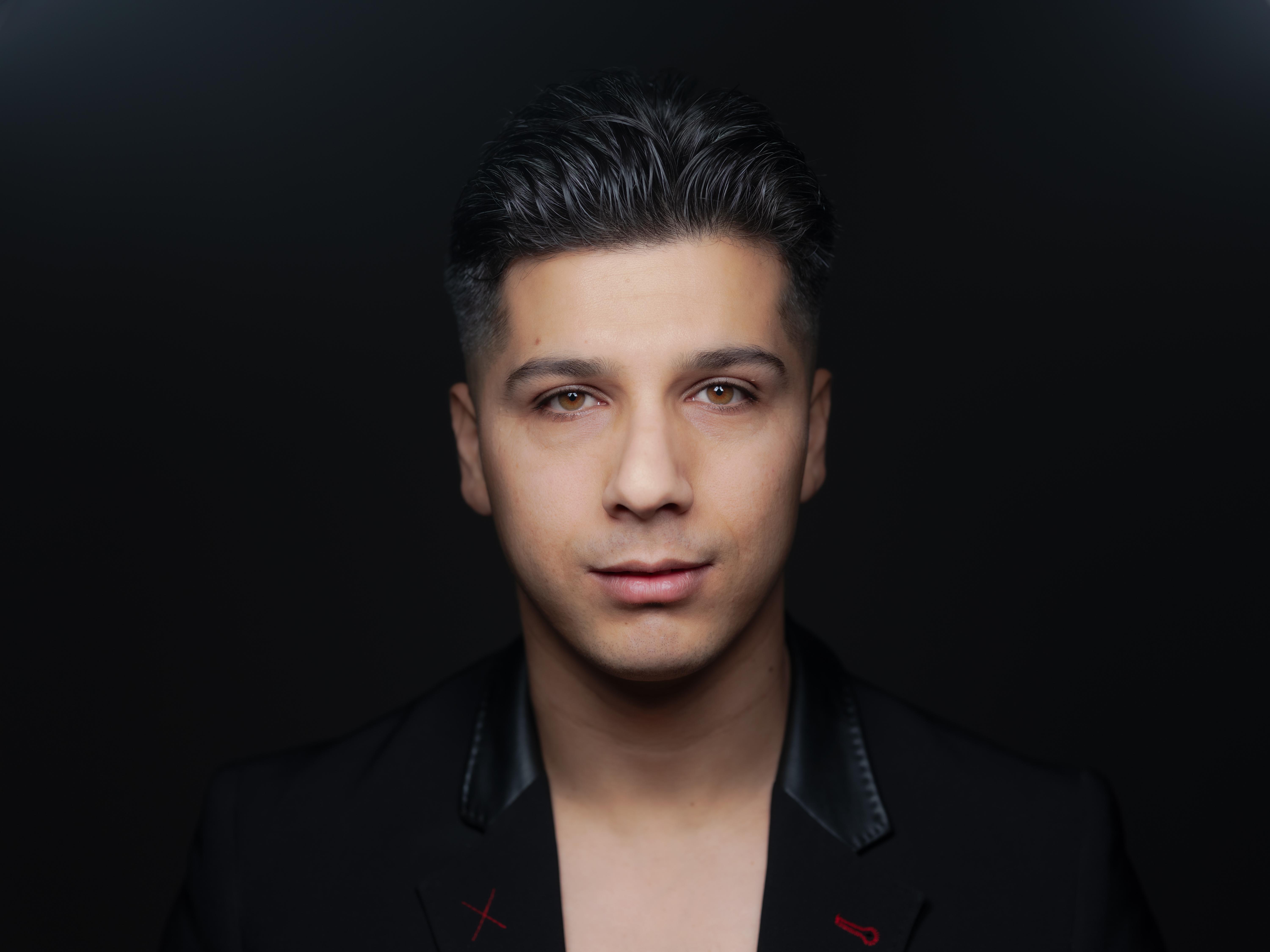 actor Shokat Harjo large photo