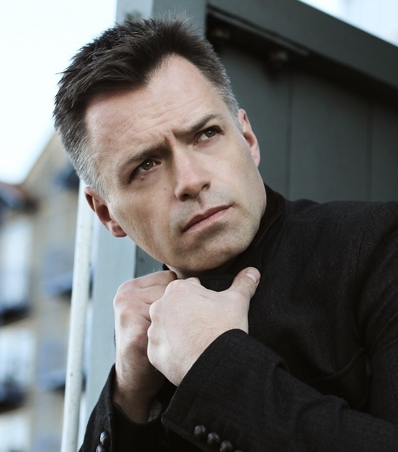 actor Tony Banham large photo