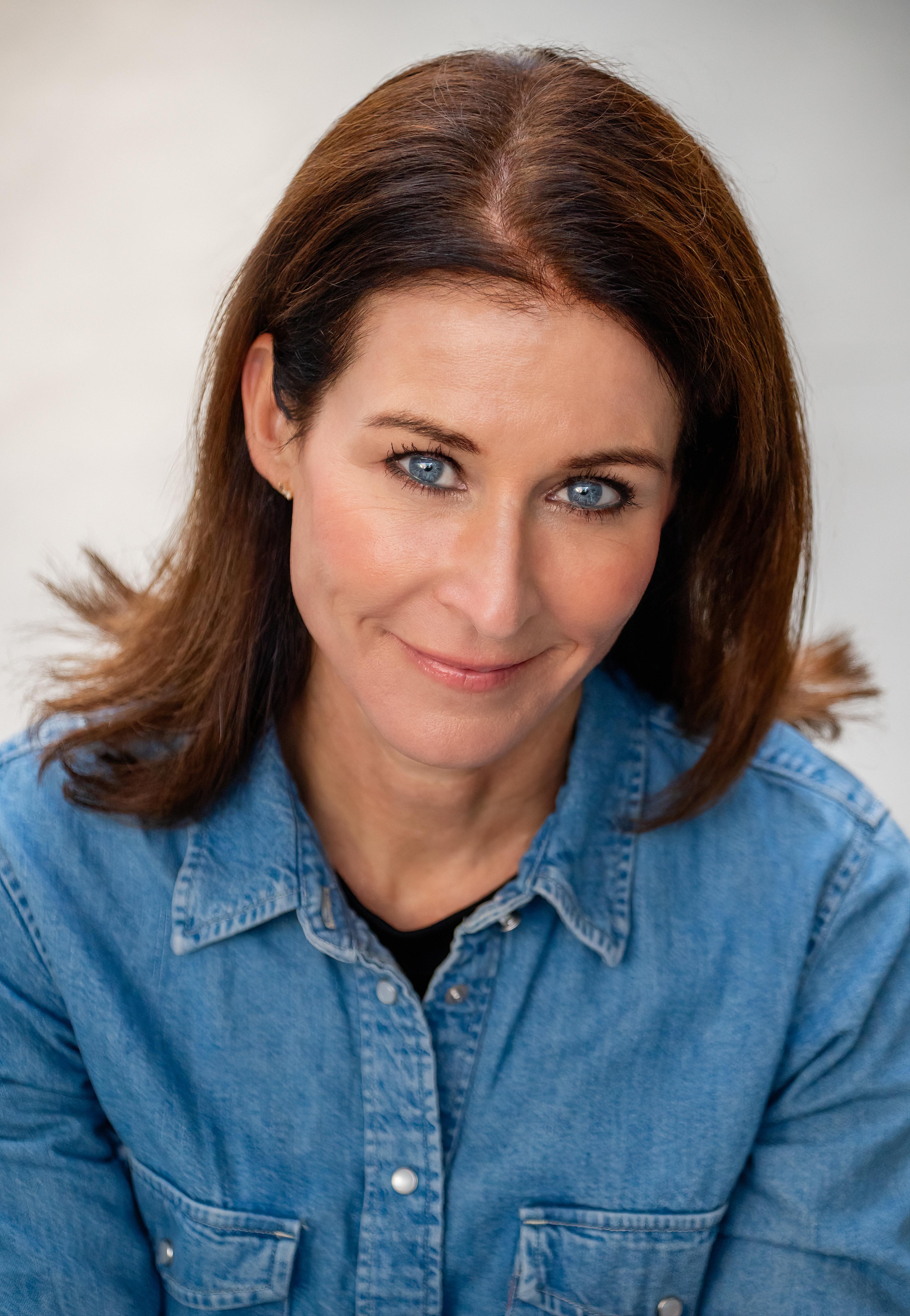 actor Sally Bishop large photo