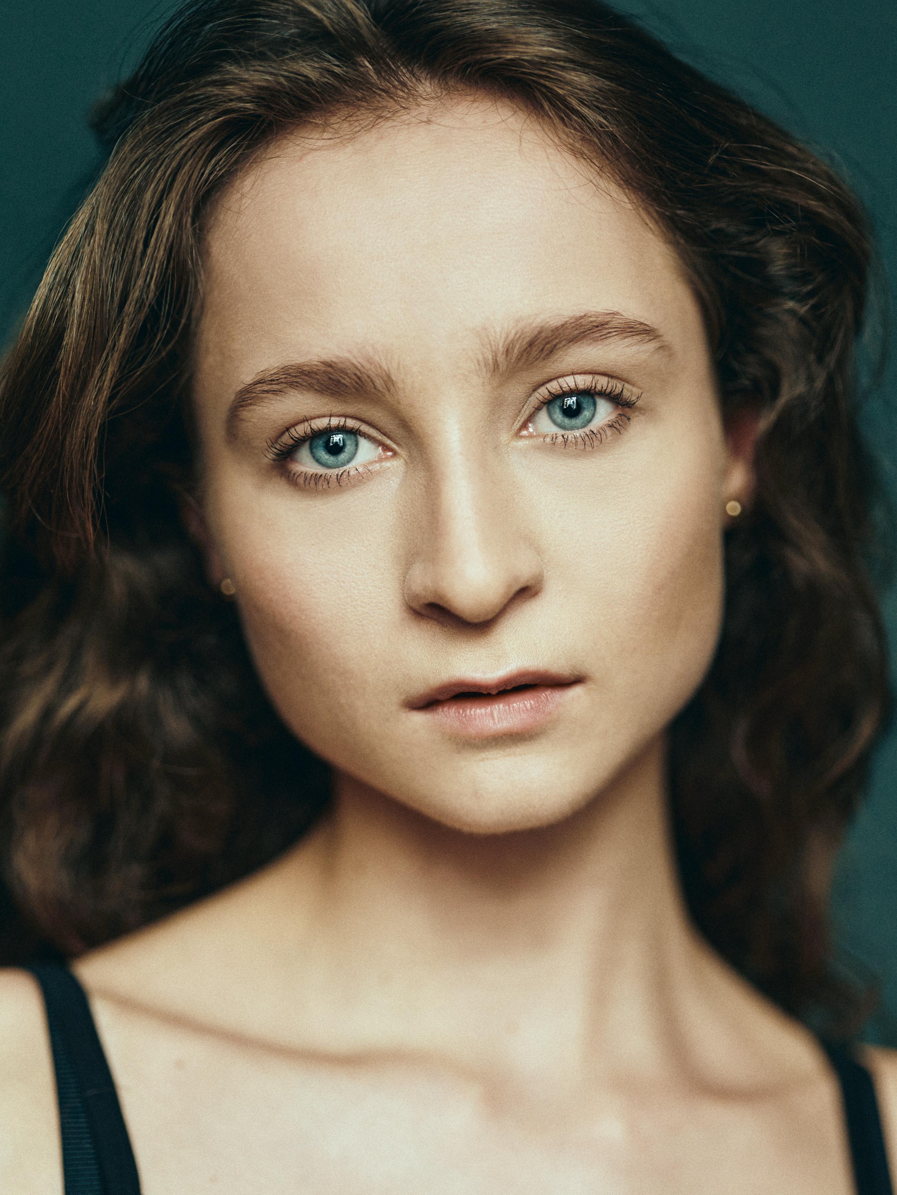 actor Faith Lovell large photo