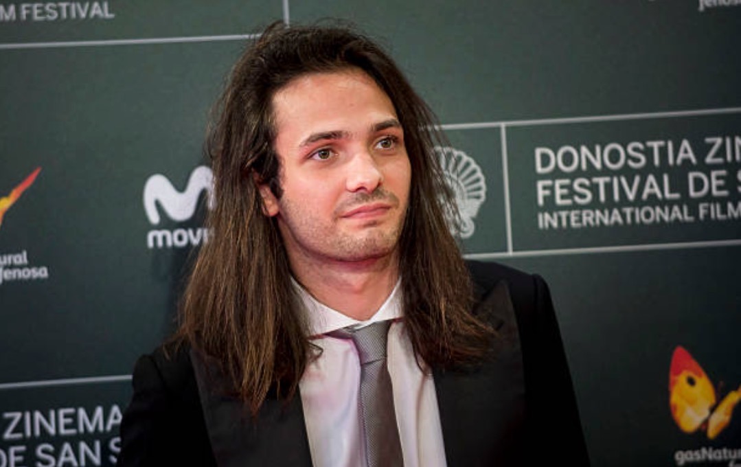 actor Miles Joris-Peyrafitte large photo