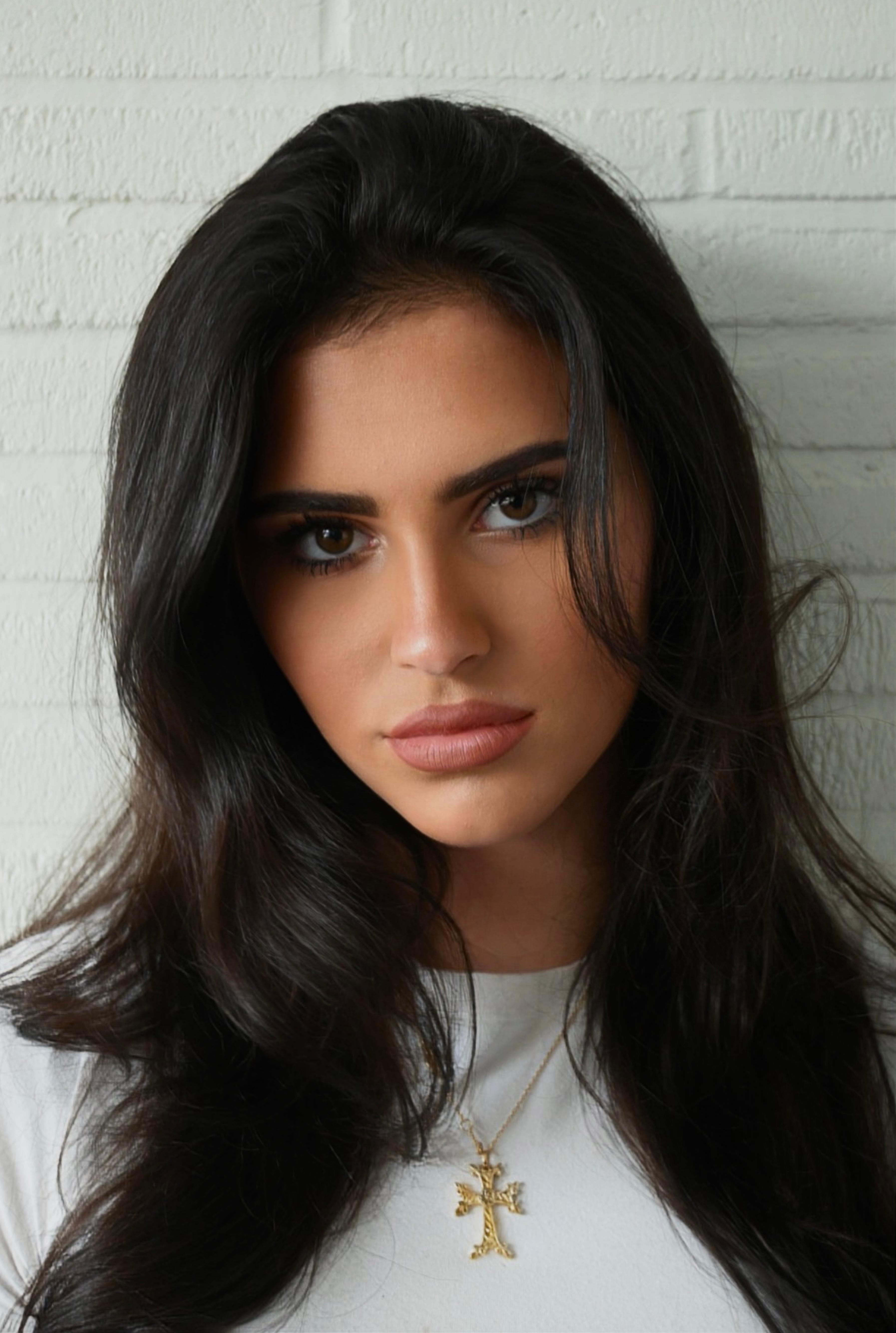 actor Annie Bezikian large photo