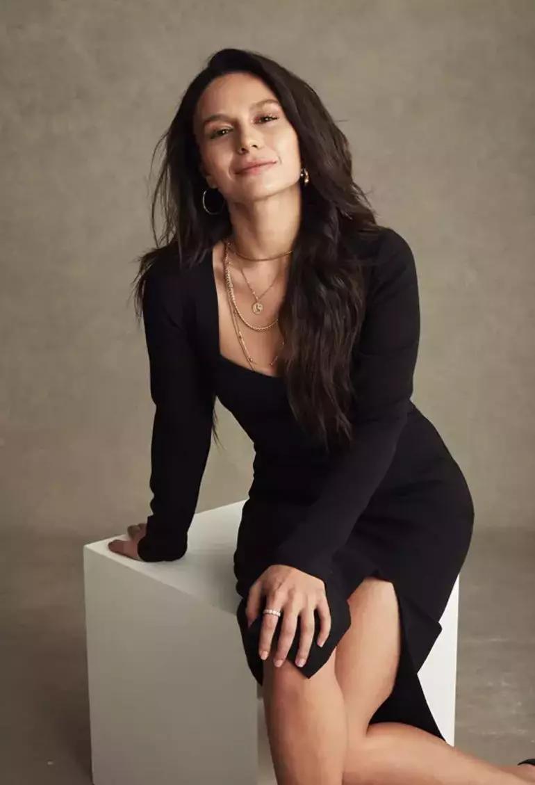 actor Selin Yeninci large photo