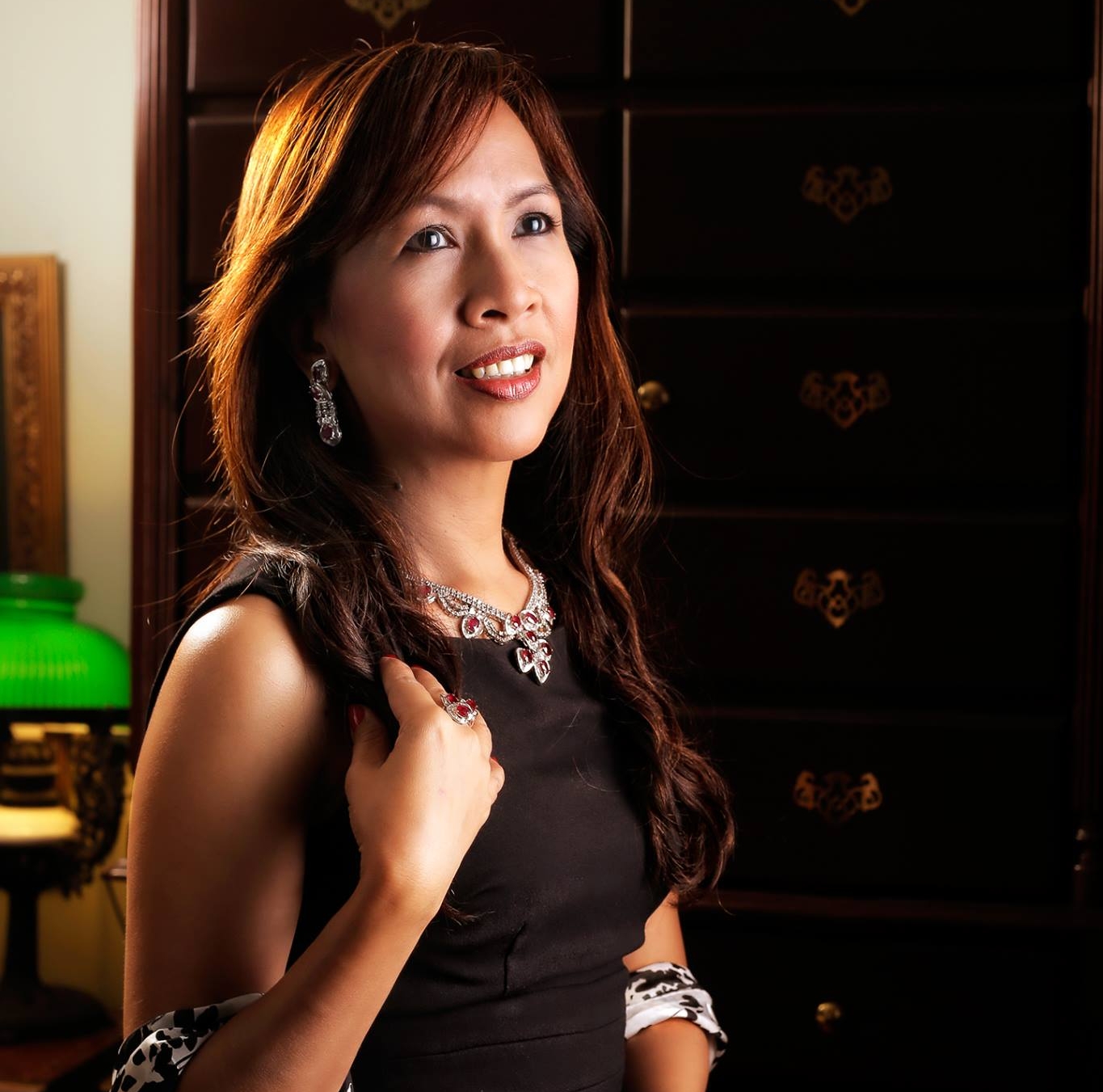 actor Gina Lumauig large photo