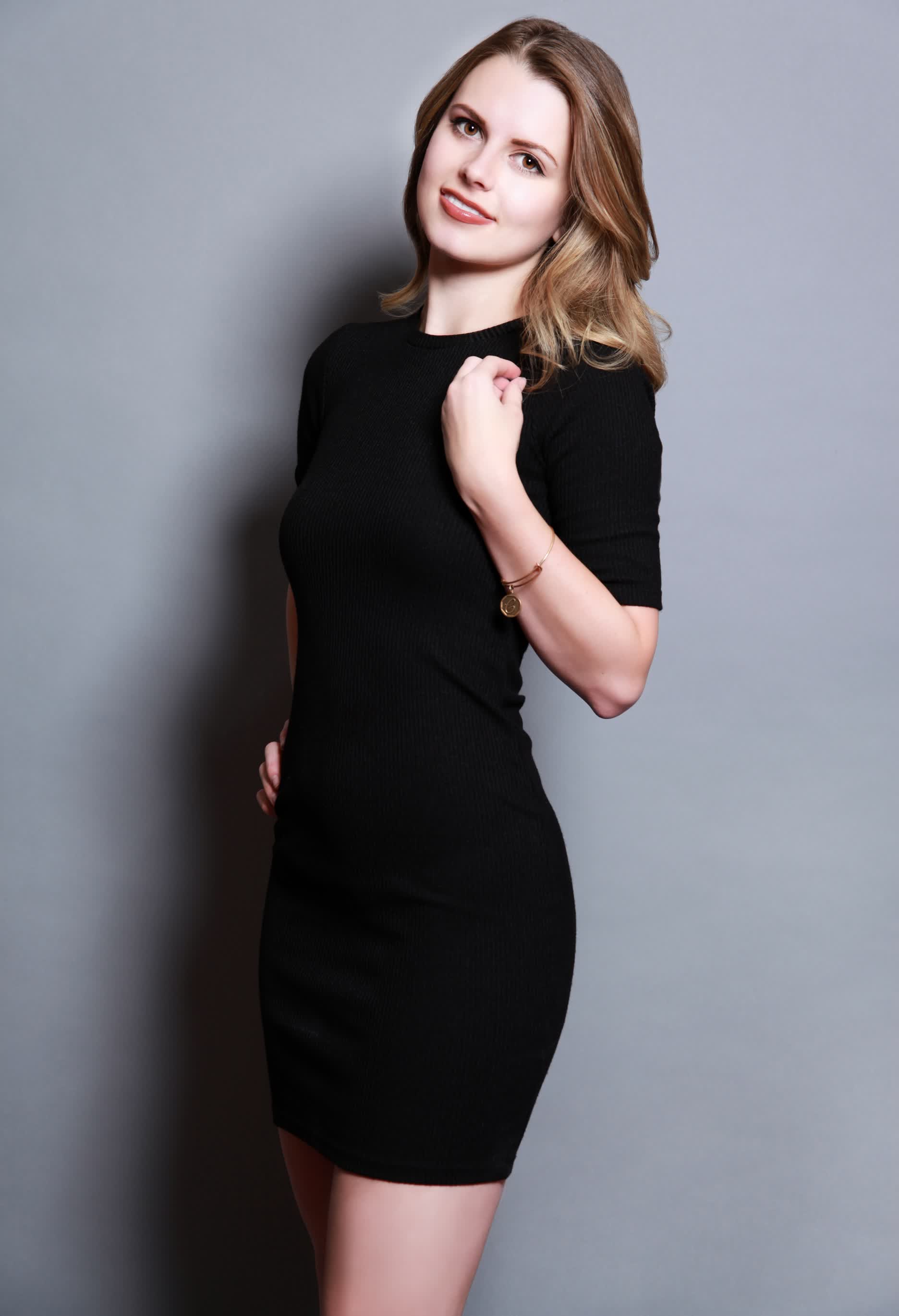 actor Chloe Wick large photo