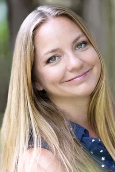 actor Lili Gagnon large photo