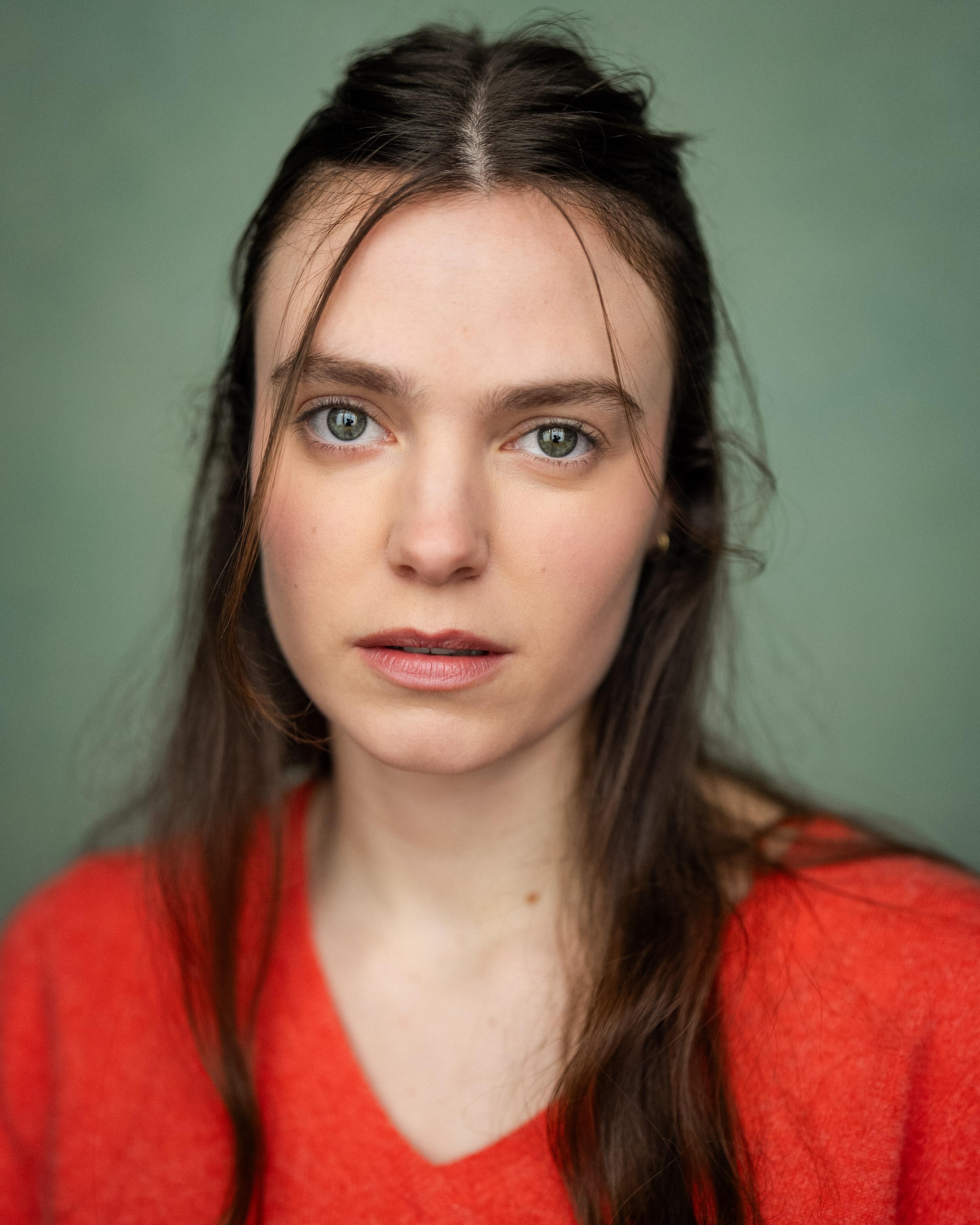 actor Verity Hayes large photo